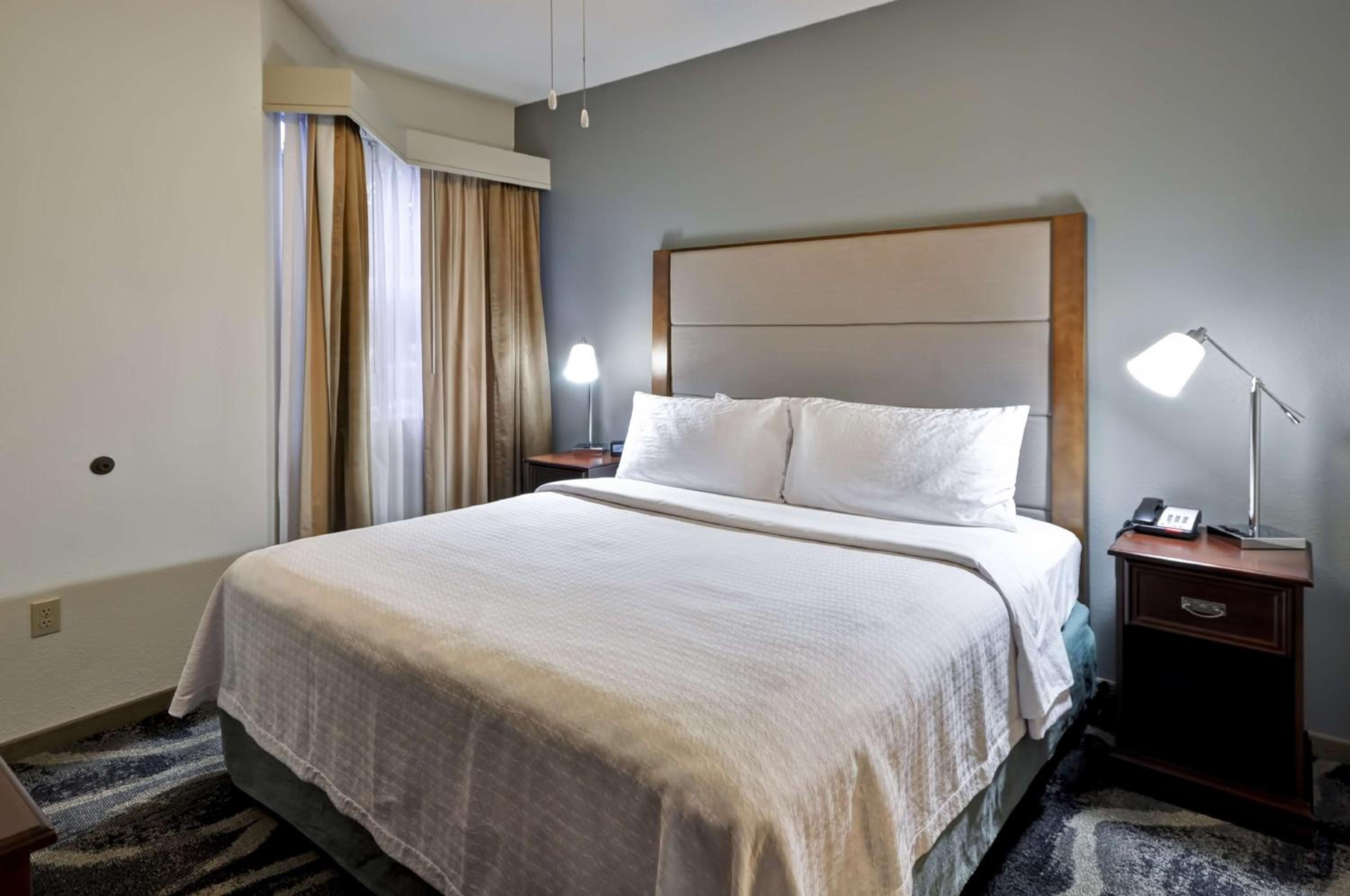 One-Bedroom King Suite - Non-Smoking - Photo 7