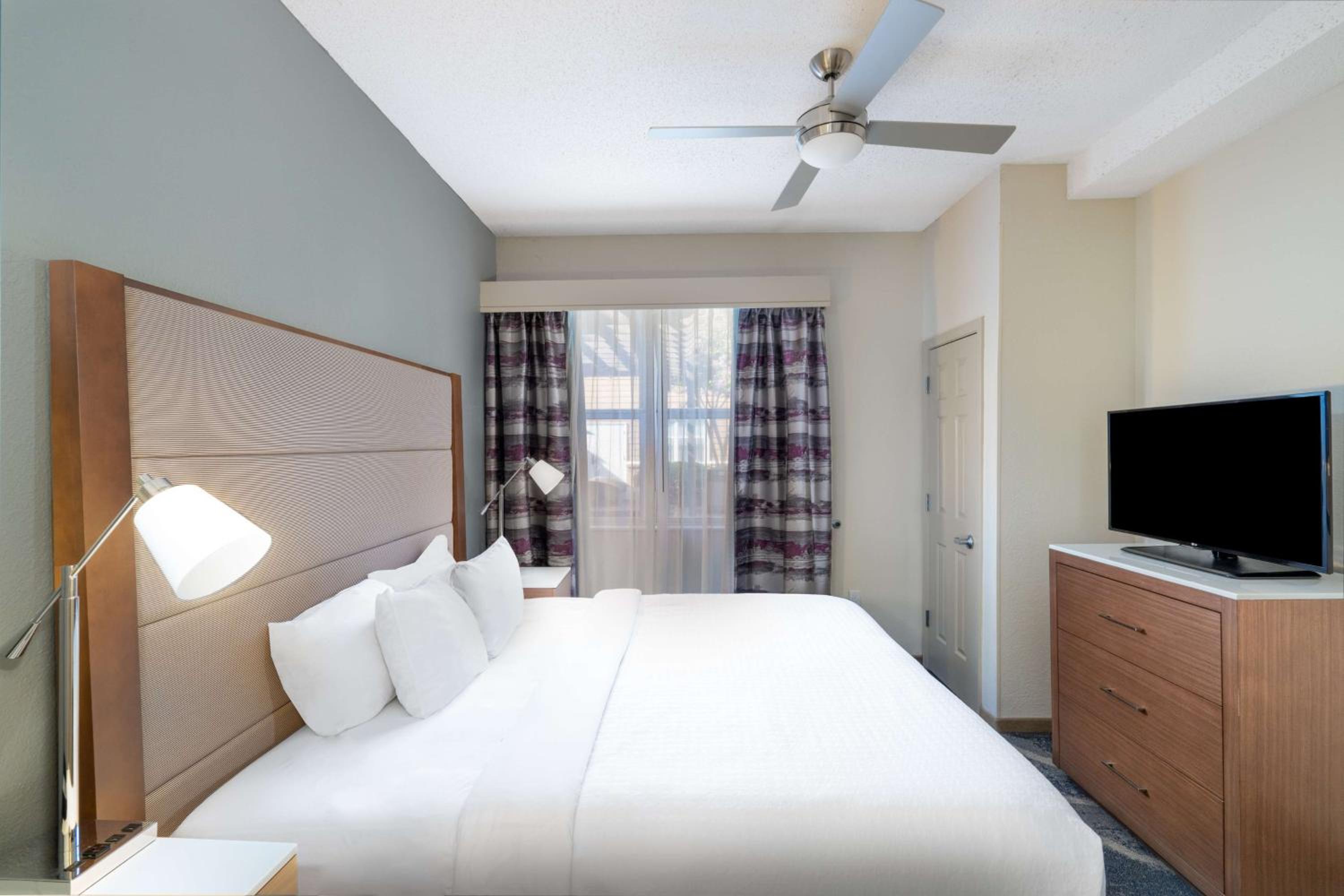One-Bedroom King Suite - Non-Smoking - Photo 8