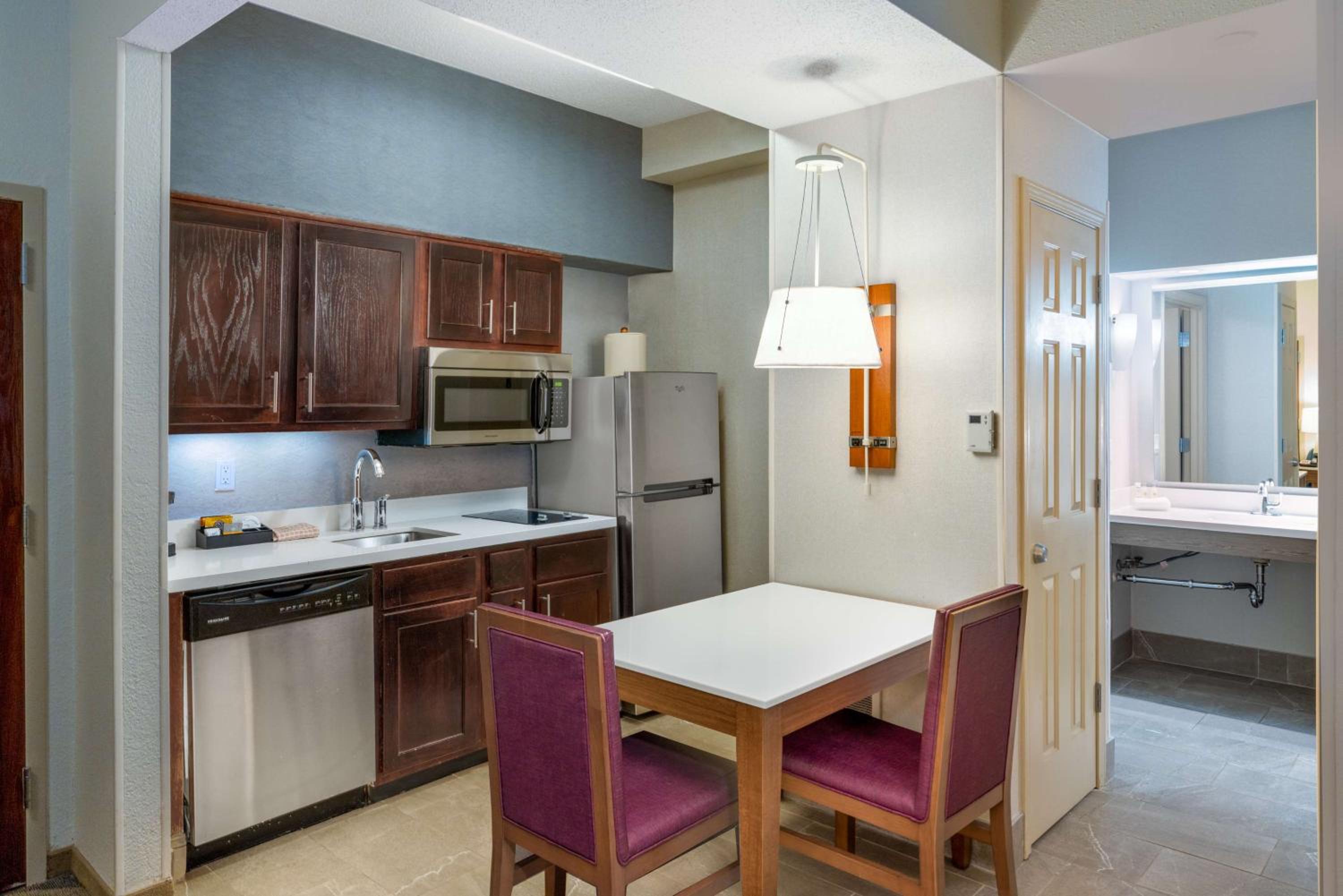 One-Bedroom King Suite - Non-Smoking - Photo 5