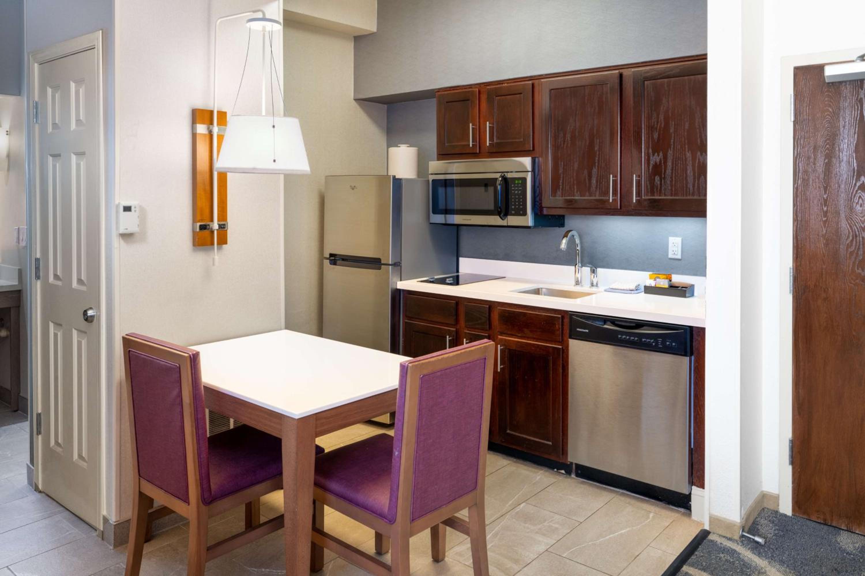One-Bedroom Double Suite - Non-Smoking - Photo 2