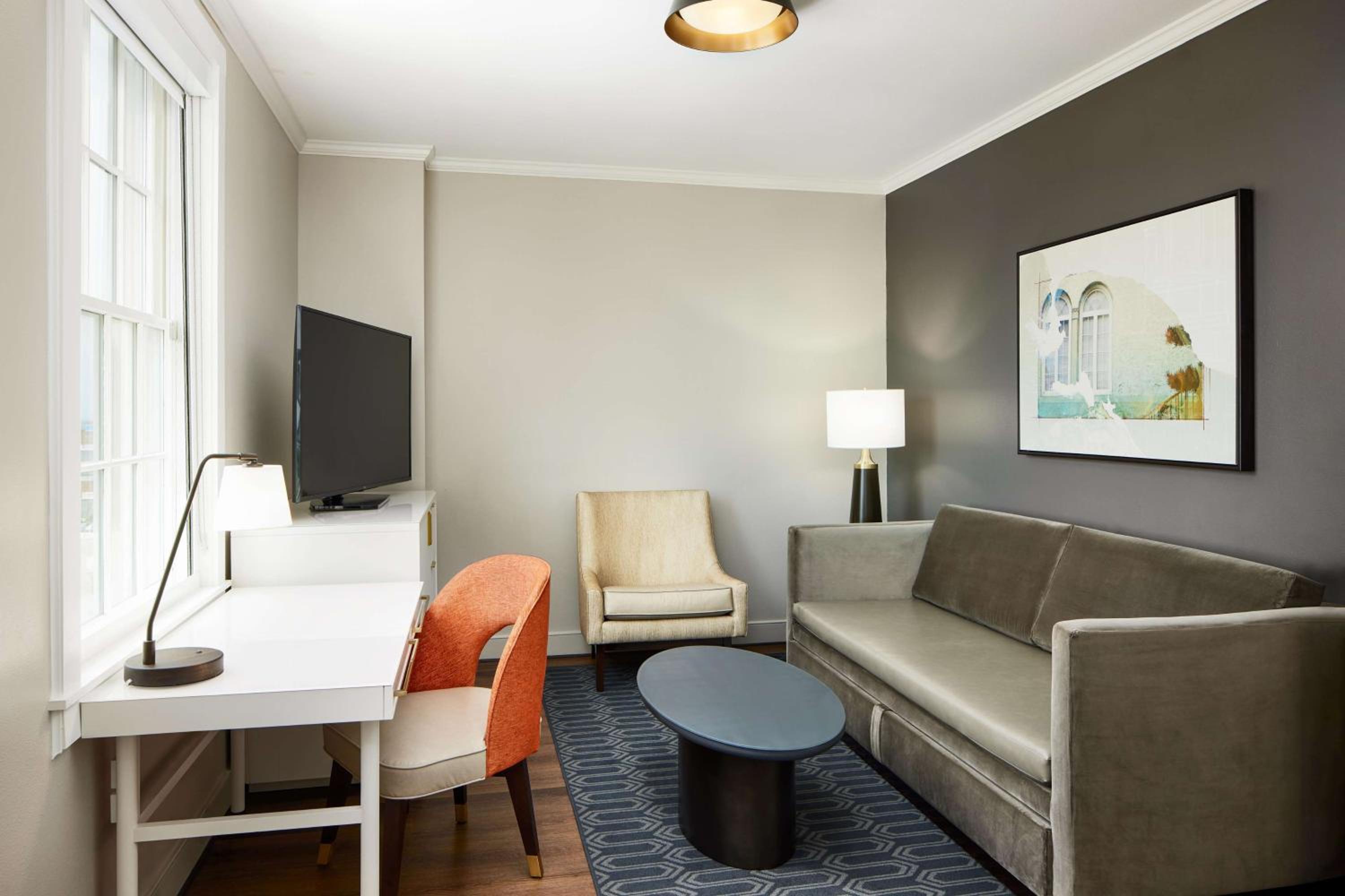 One-Bedroom King Suite - Photo 2