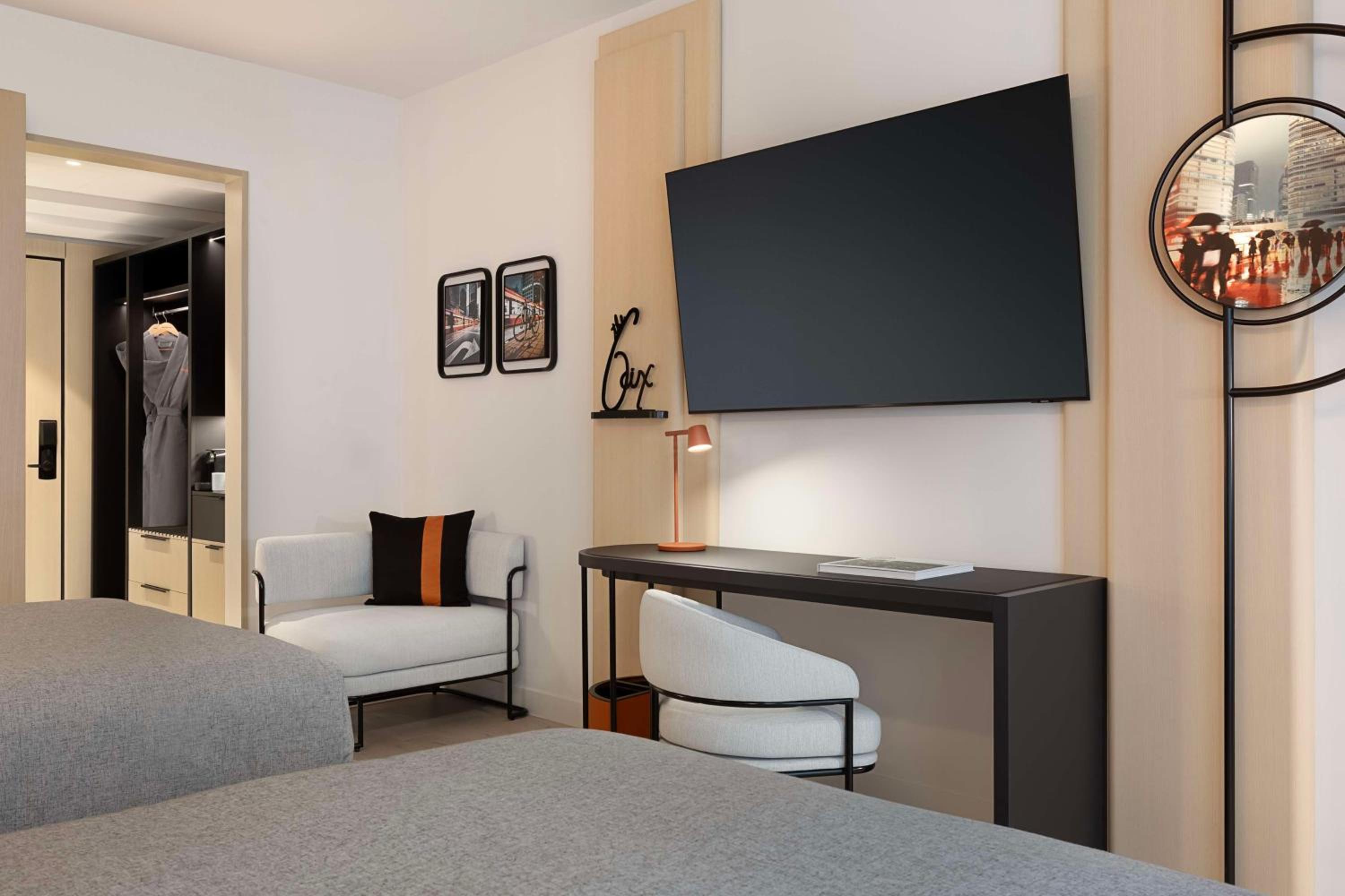 Queen Room with Two Queen Beds - Photo 3