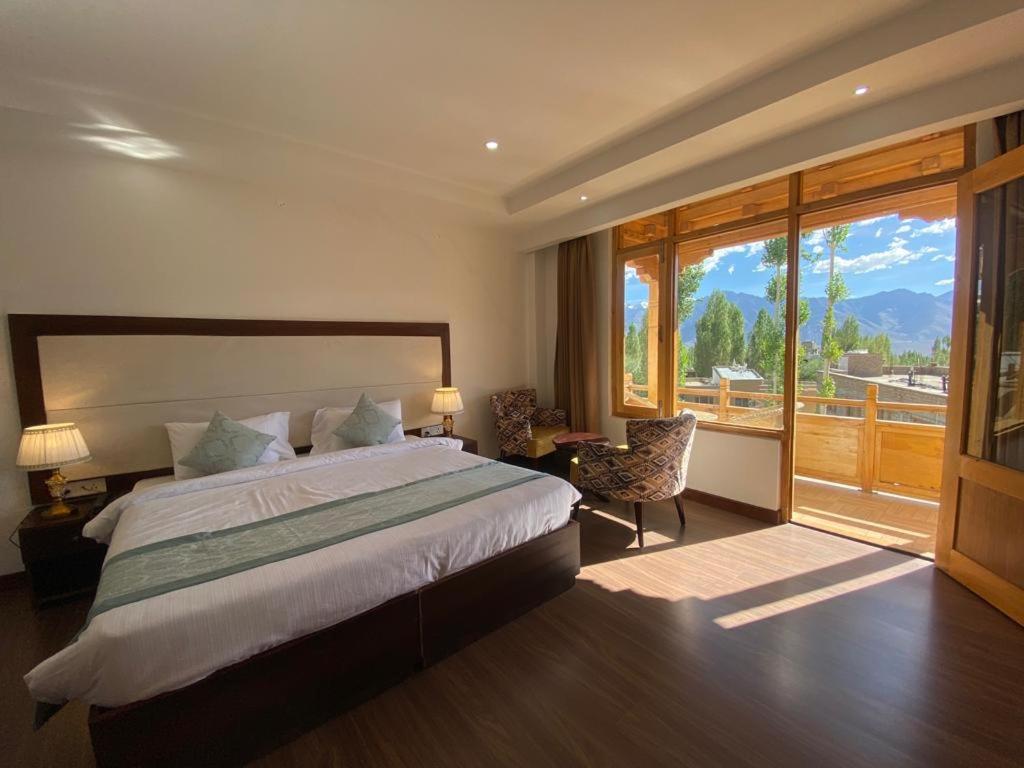 Double Room with Balcony (2 Adults + 1 Child) photo 1