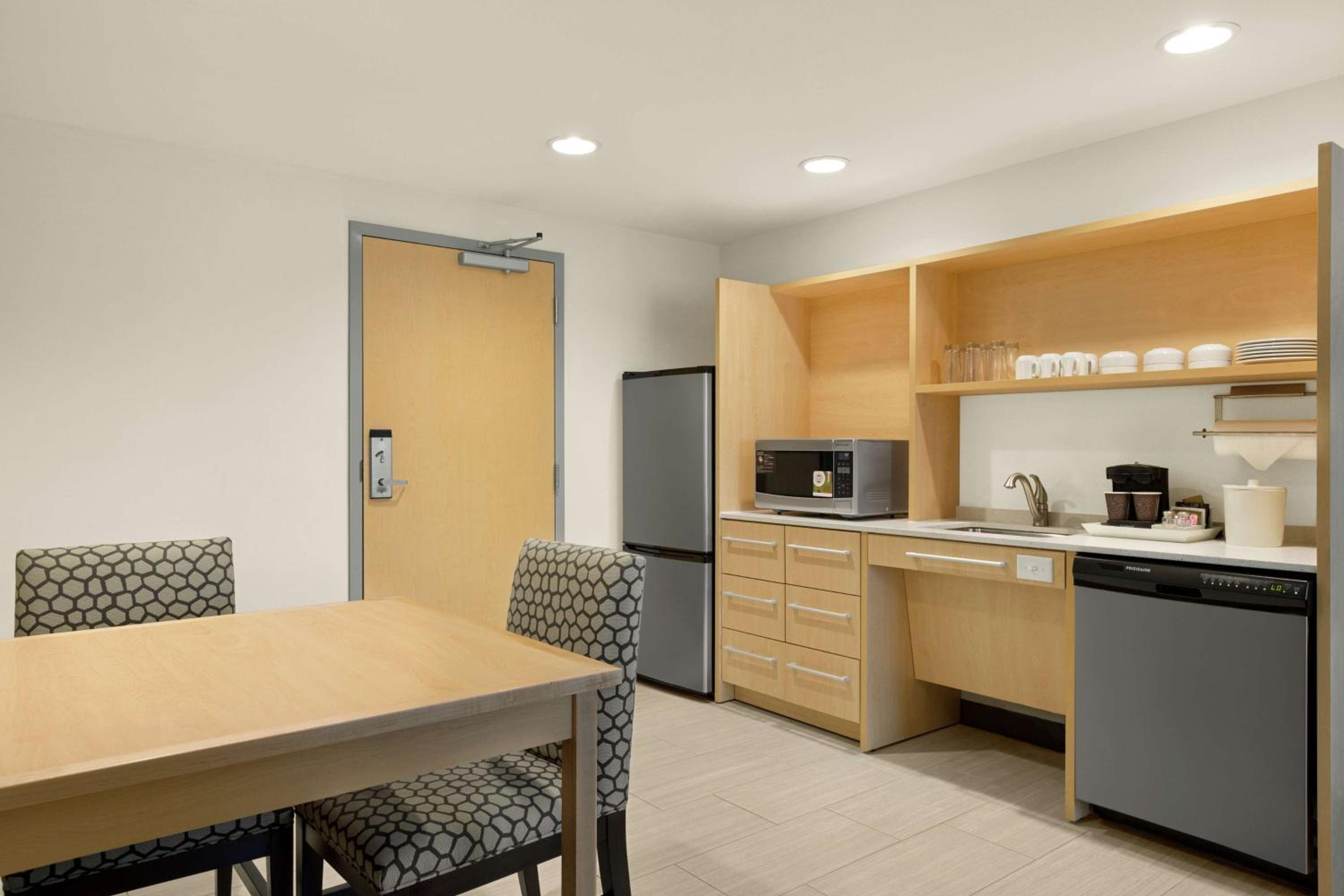 King Suite - Mobility Access/Non-Smoking