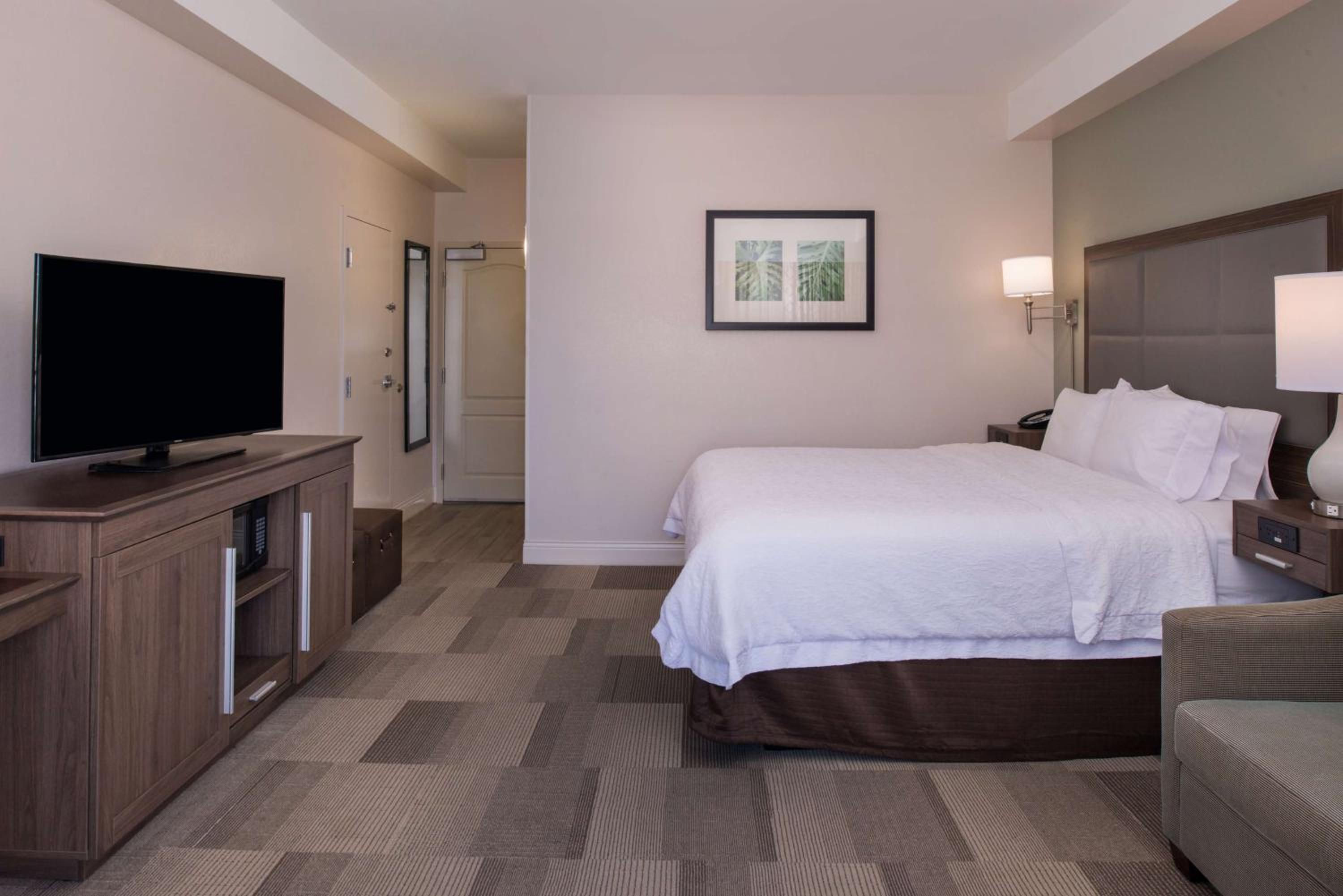 King Room with Sofa Bed at Hampton Inn Channel Islands Harbor in Oxnard