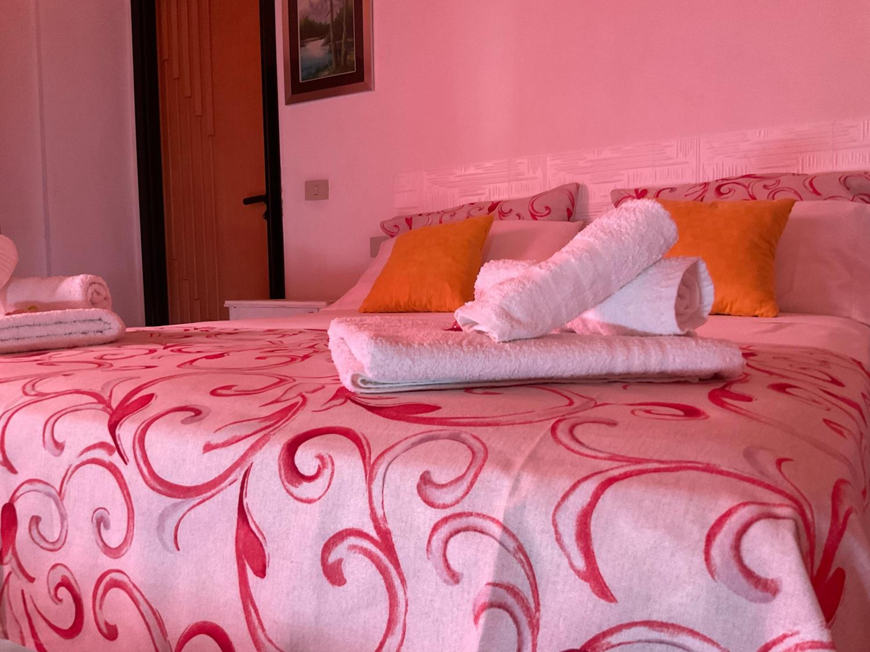 One-Bedroom Apartment - Photo 3