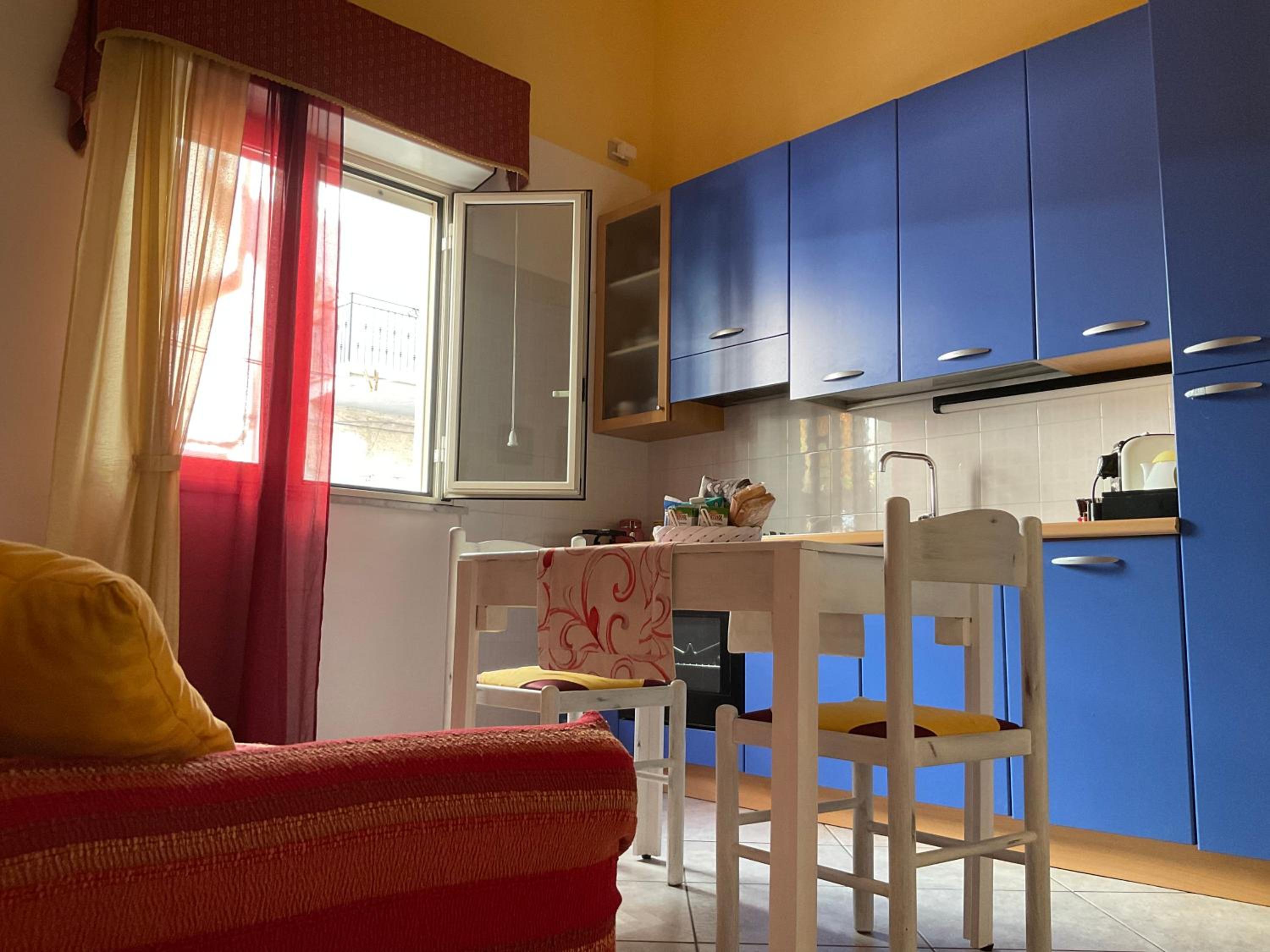 One-Bedroom Apartment - Photo 2