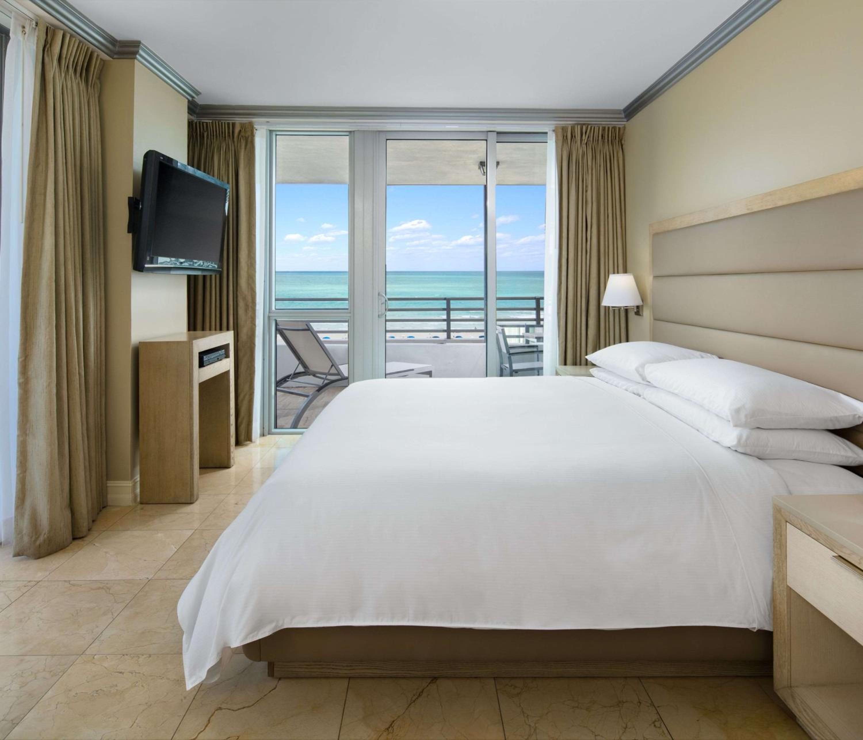 One-Bedroom King Suite - Oceanfront
