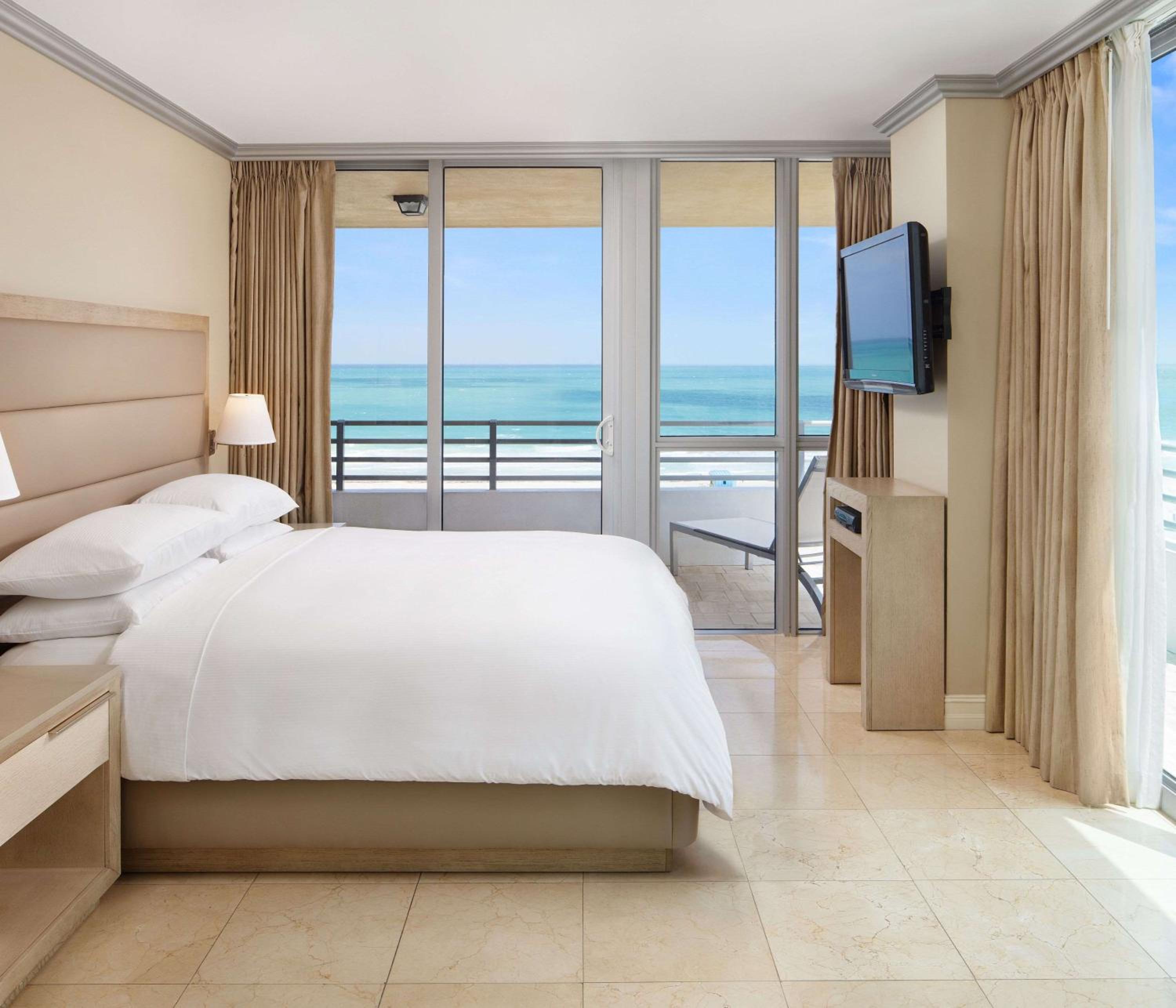 Two-Bedroom Oceanfront Suite with Sofa Bed thumbnail 5