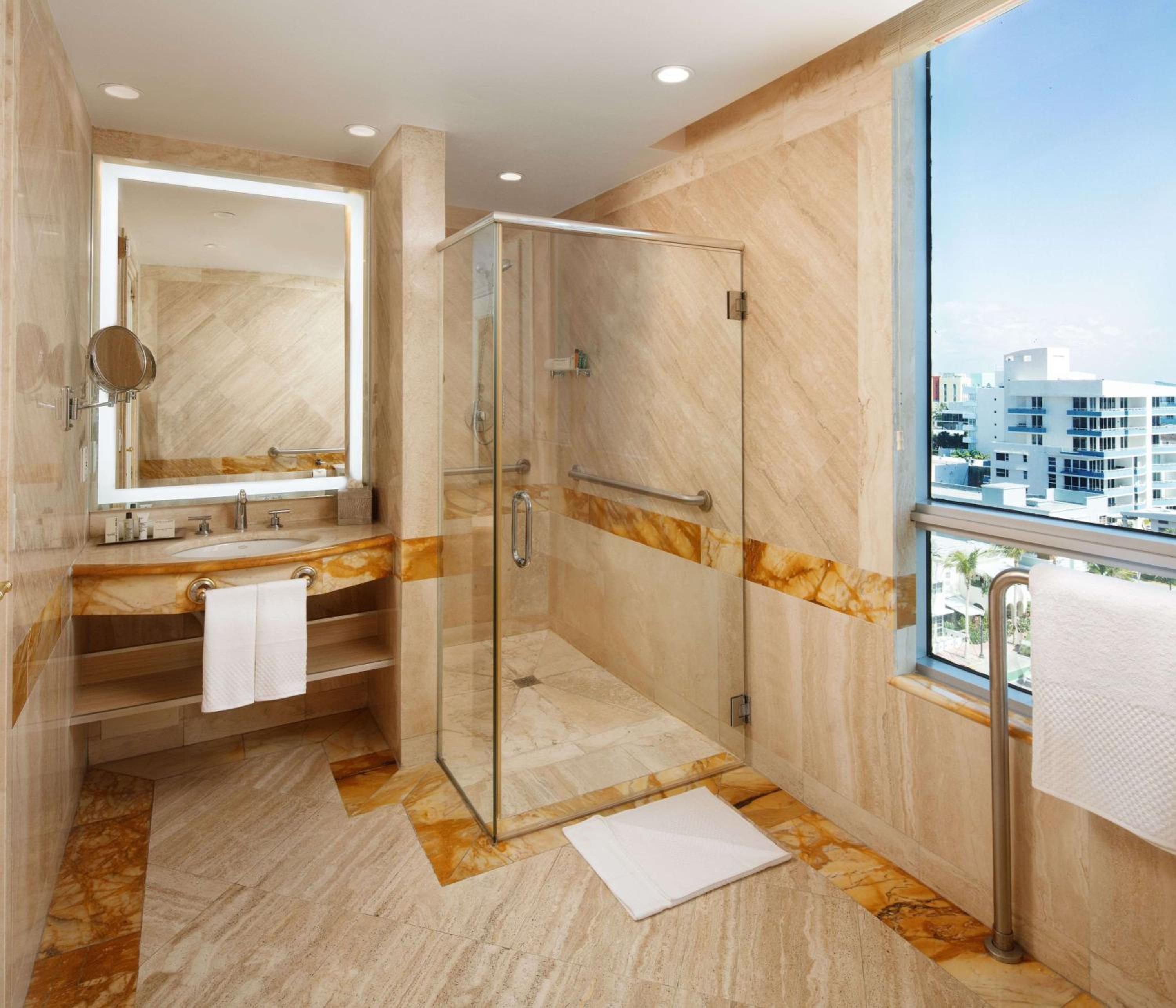 King Room Mobility Access - City View