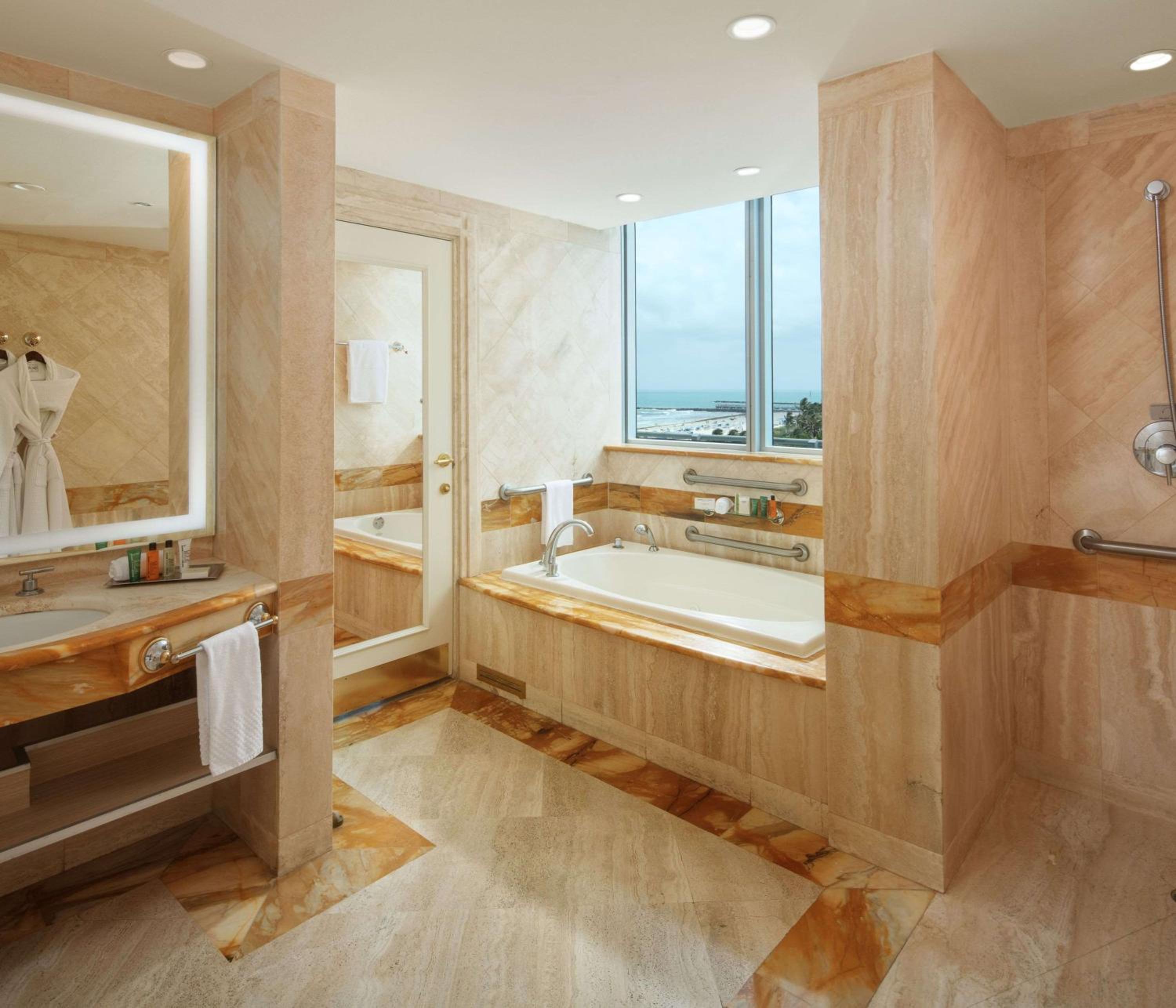 King Suite Mobility Access