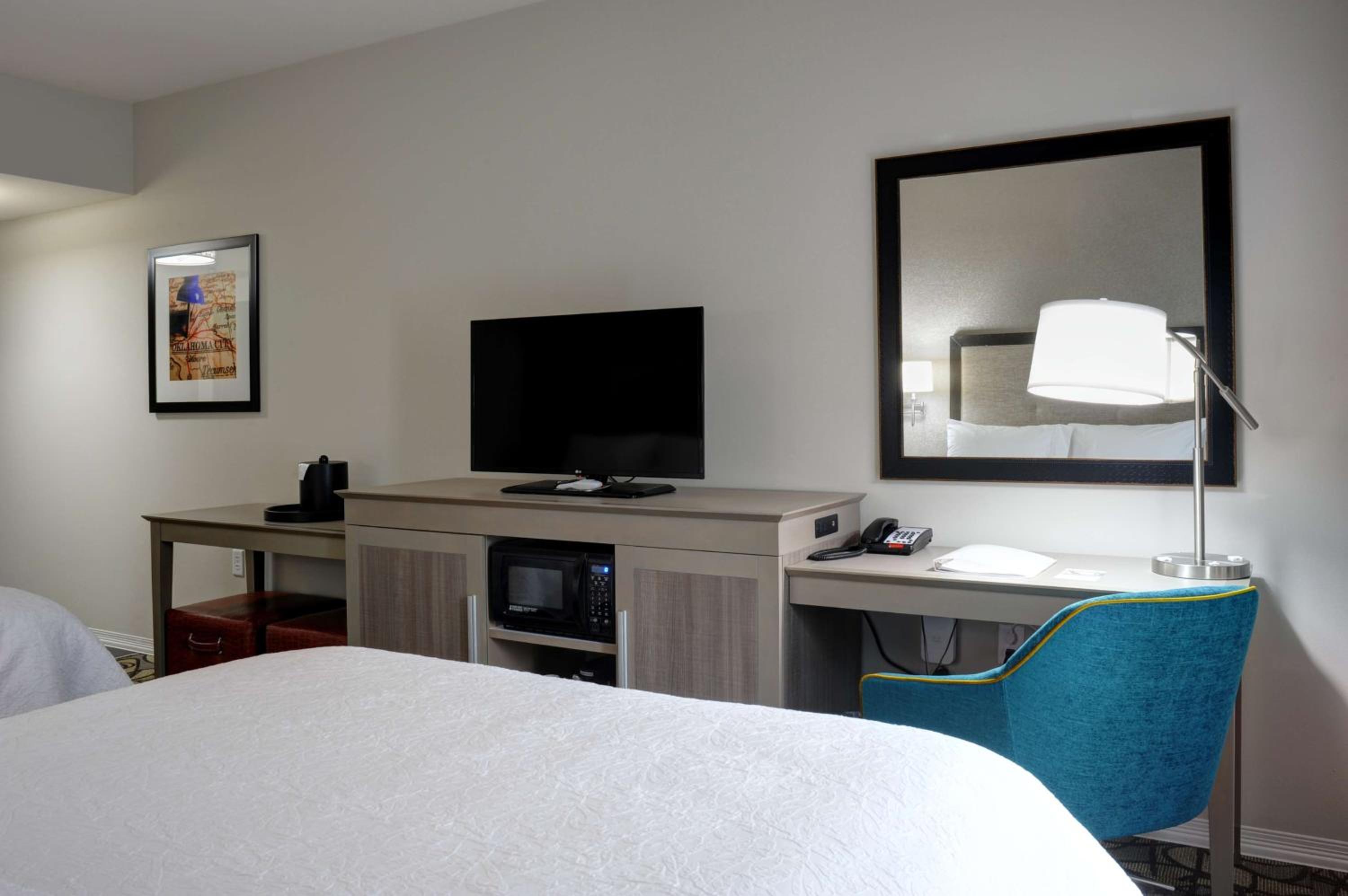 Queen Room with Two Queen Beds (4 Adults) photo 3