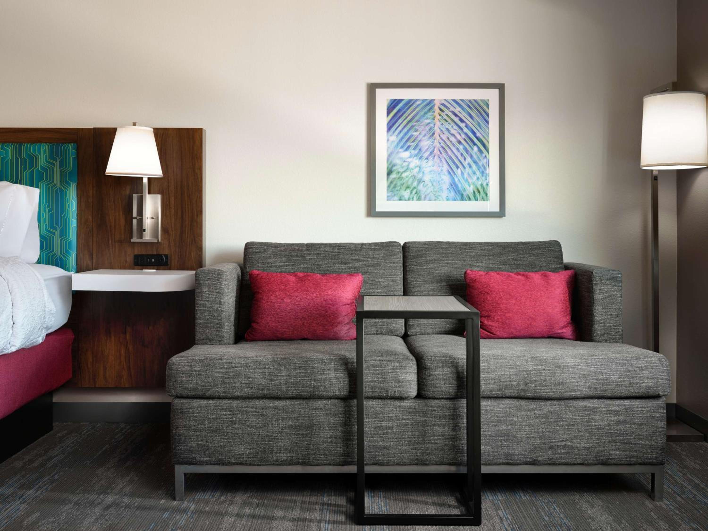 King Room with Sofa Bed - Hearing Access/Non-Smoking - Photo 3