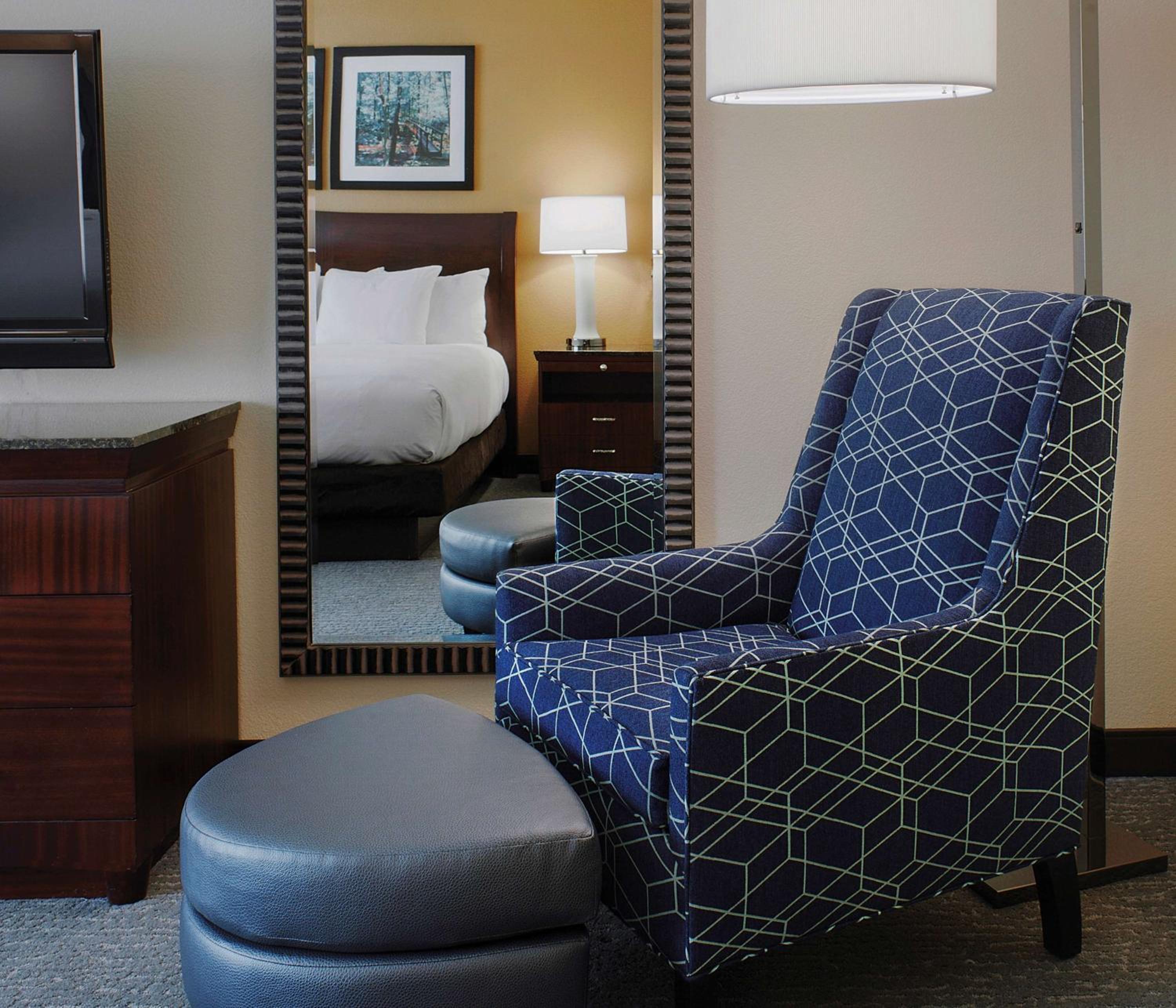 Two-Room King Suite with Sofa Bed - Photo 4
