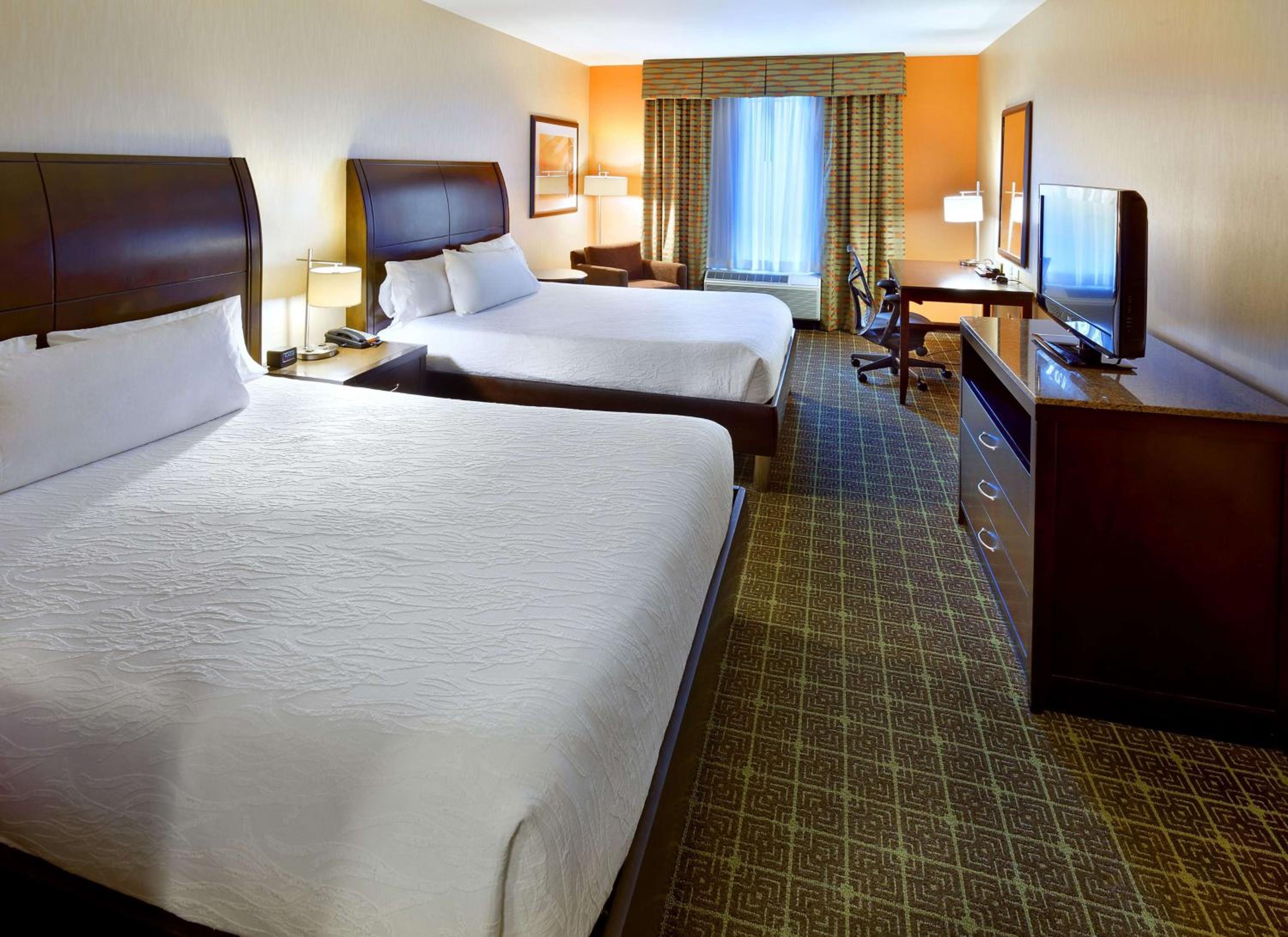 Queen Room with Two Queen Beds - Photo 6