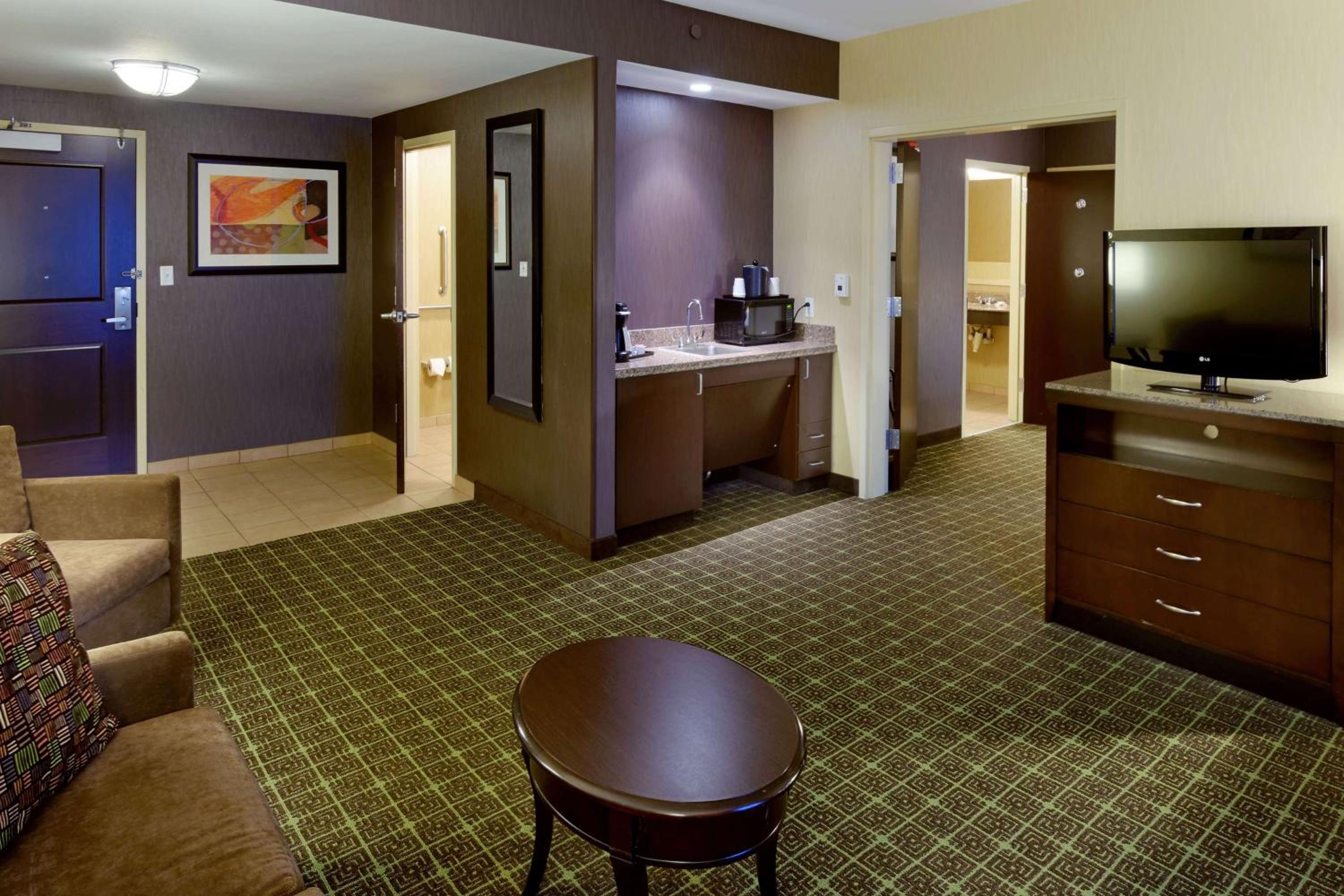 King Suite - Mobility and Hearing Access - Photo 6