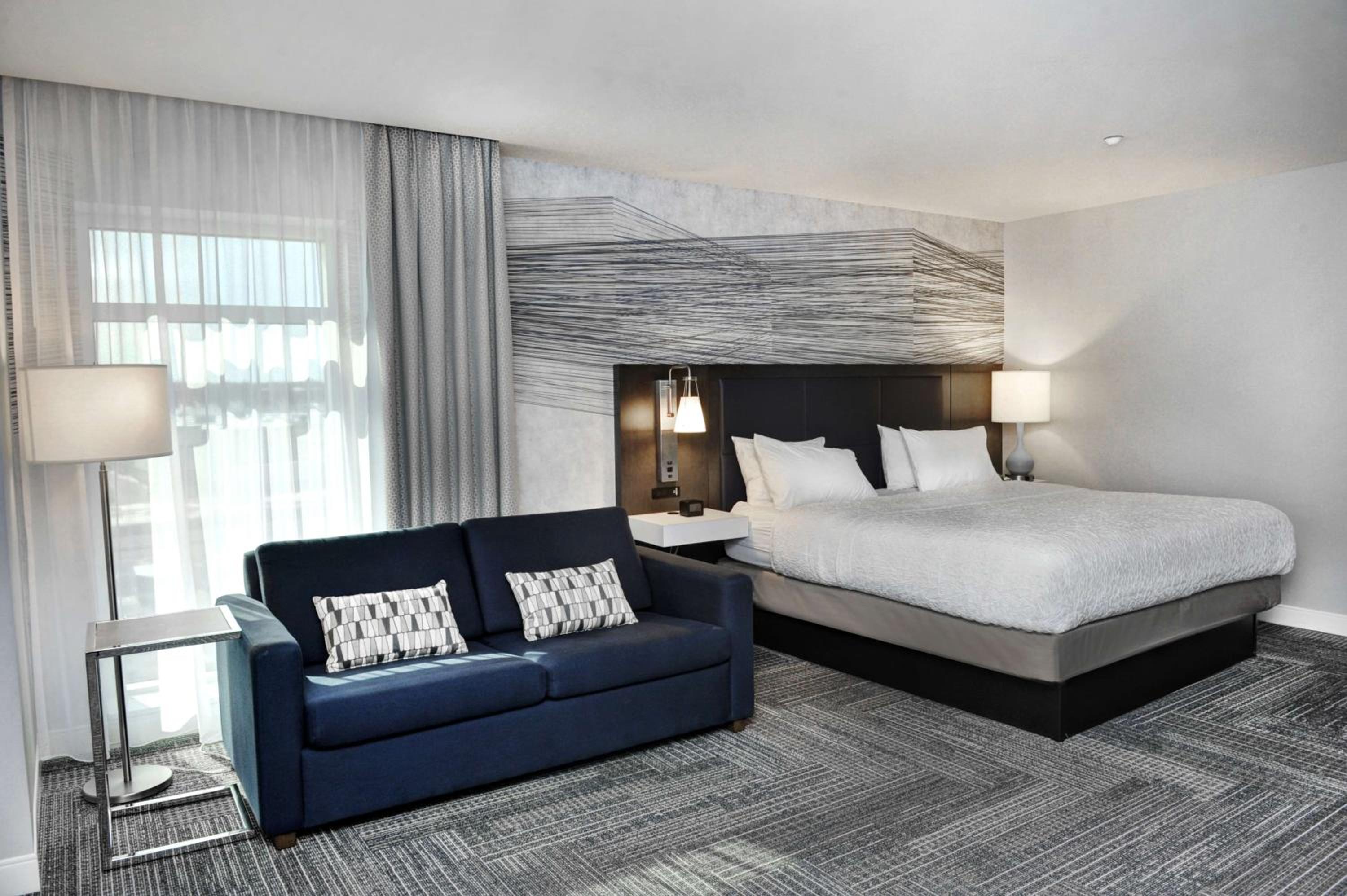 King Room with Sofa Bed and Mini Fridge - High Floor - Non-Smoking