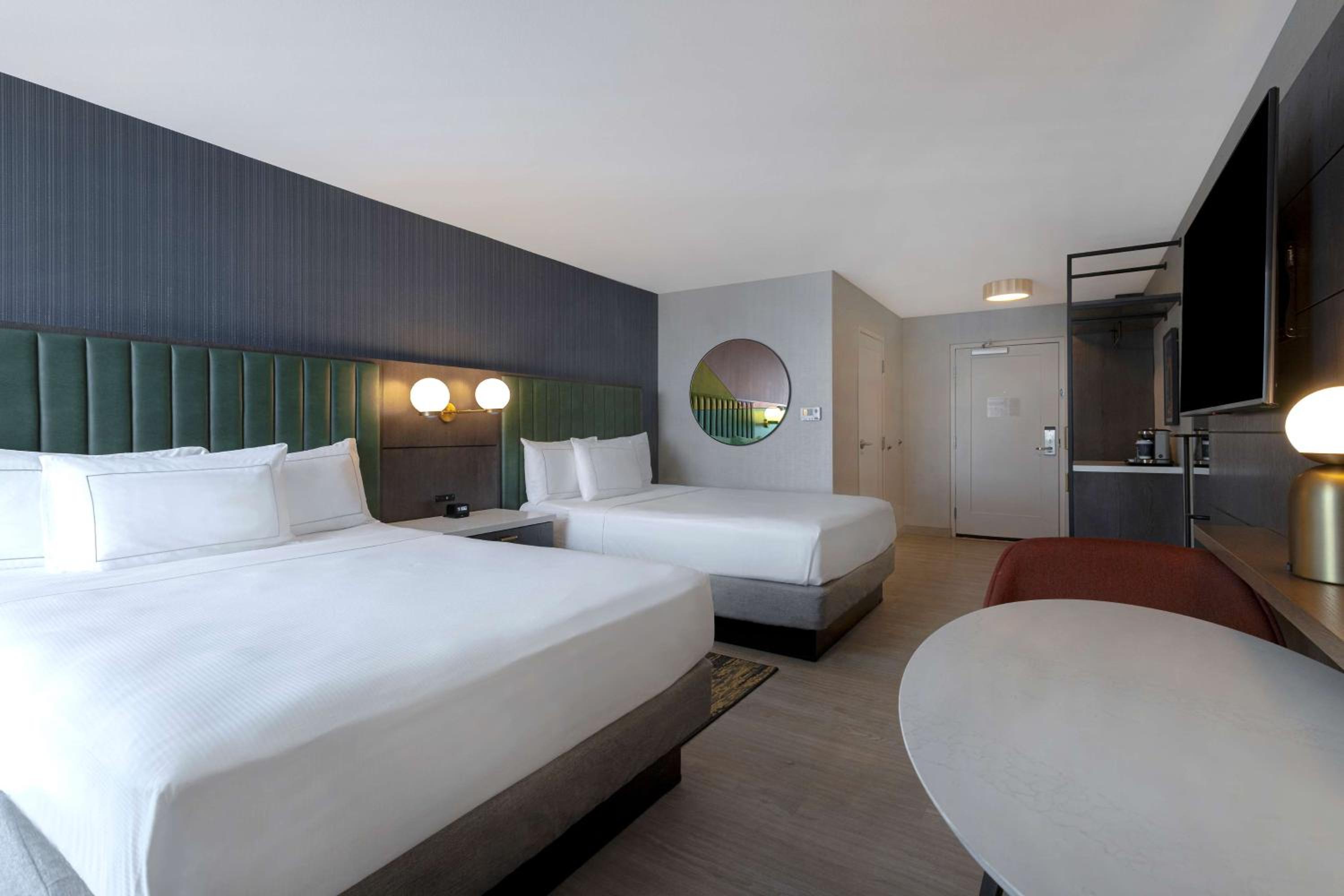 Queen Room with Two Queen Beds - Photo 8