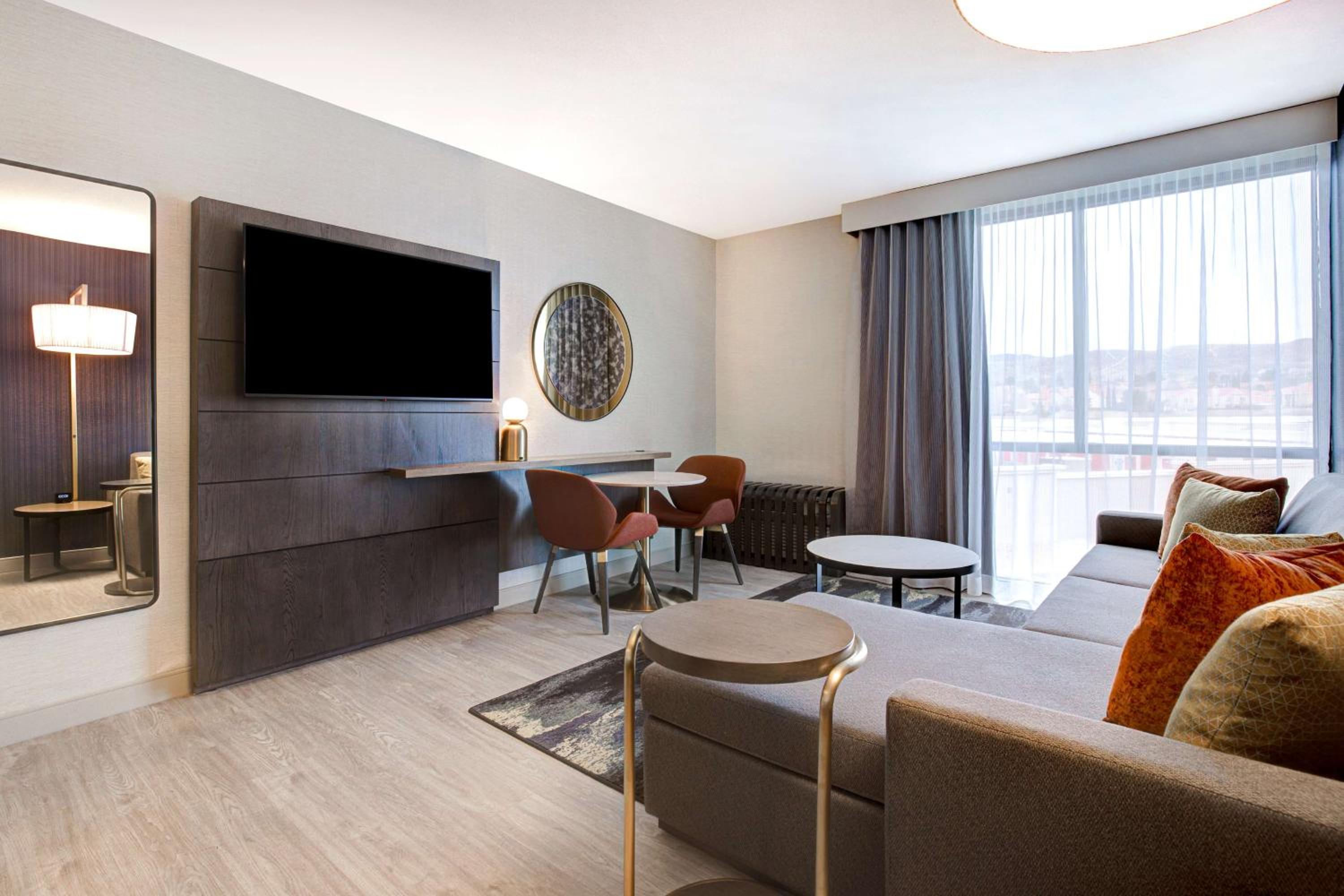 Two-Room King Suite - Photo 4