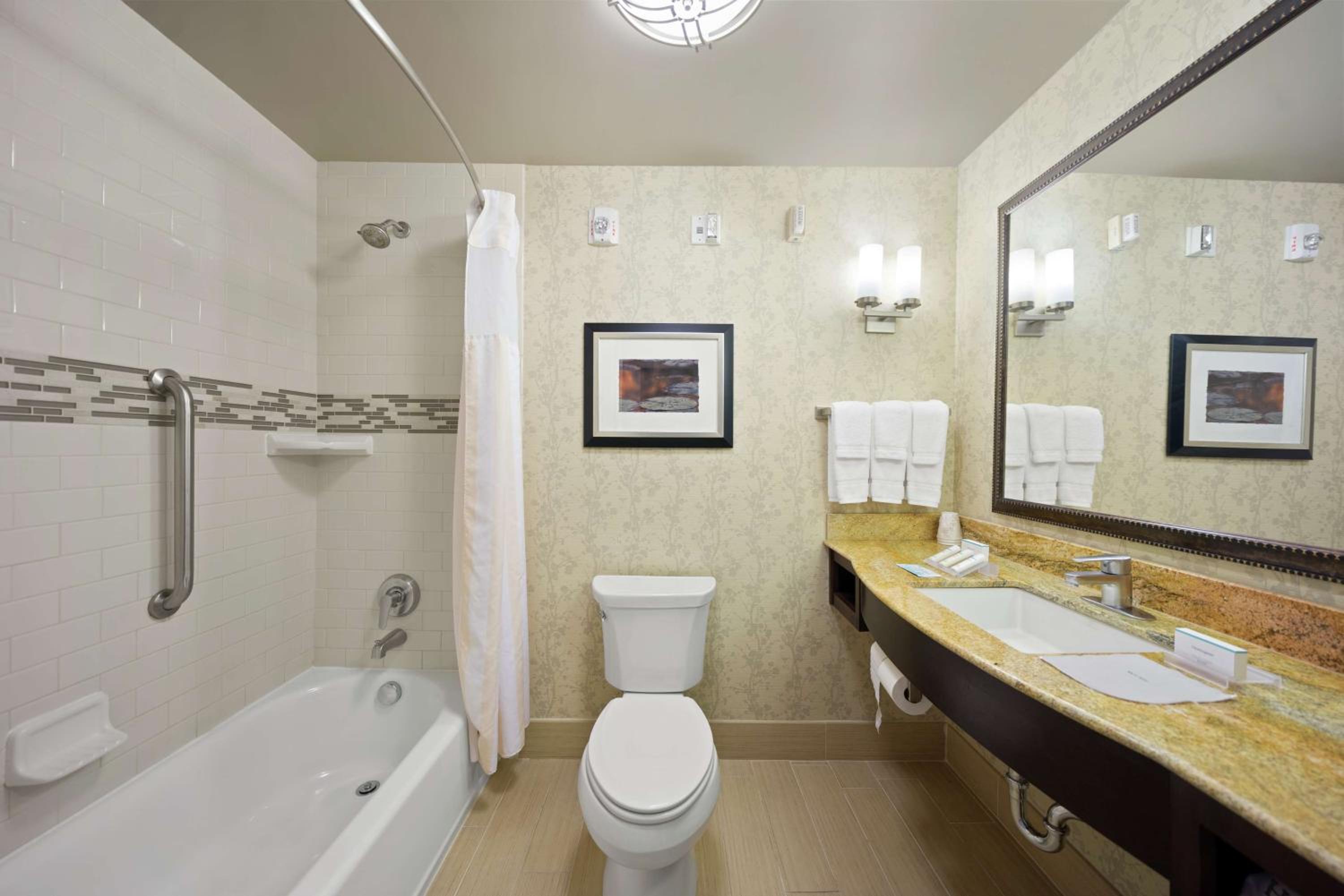 Queen Room with Two Queen Beds and Accessible Tub - Mobility Access photo 2