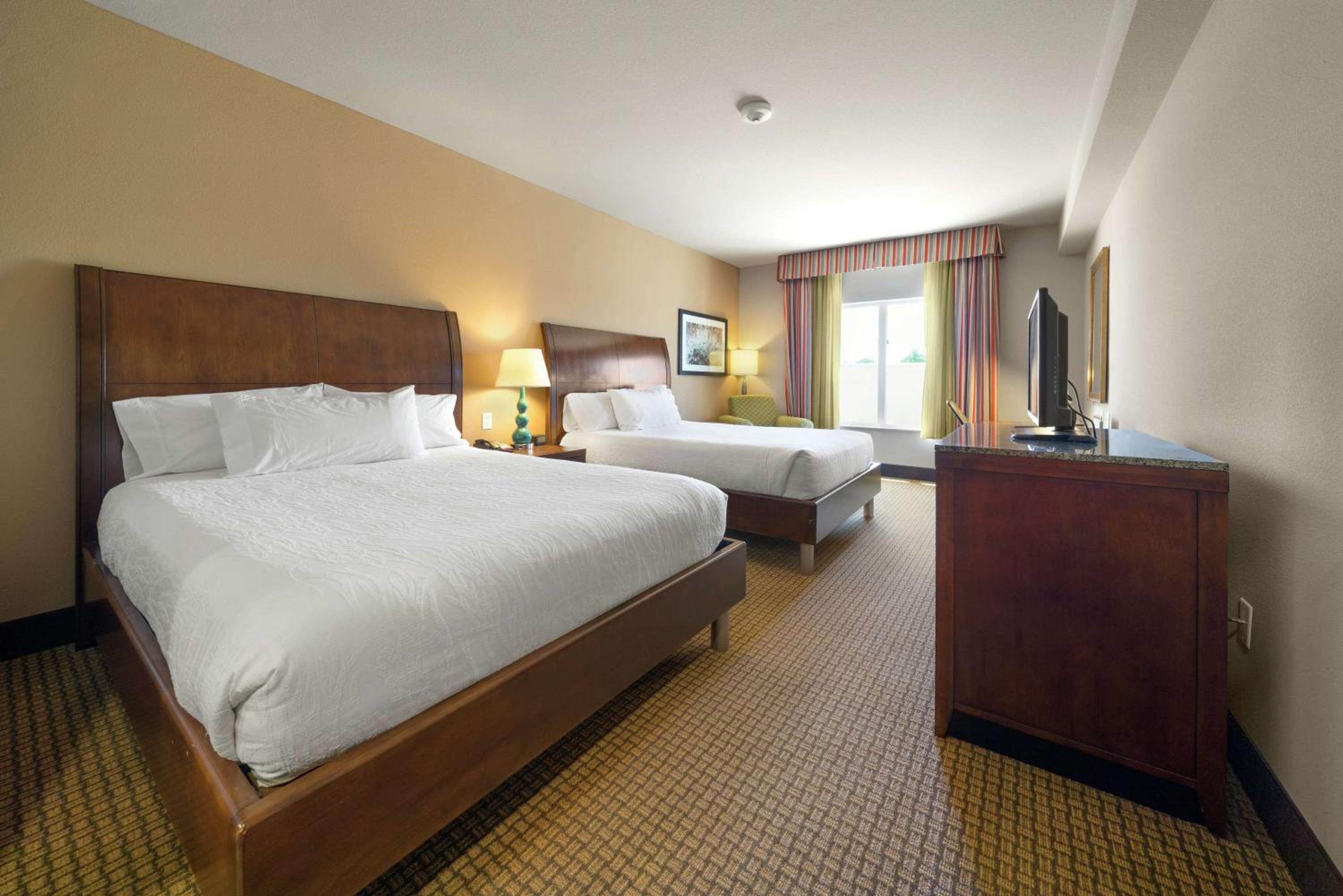 Queen Room with Two Queen Beds and Accessible Tub - Mobility Access photo 1