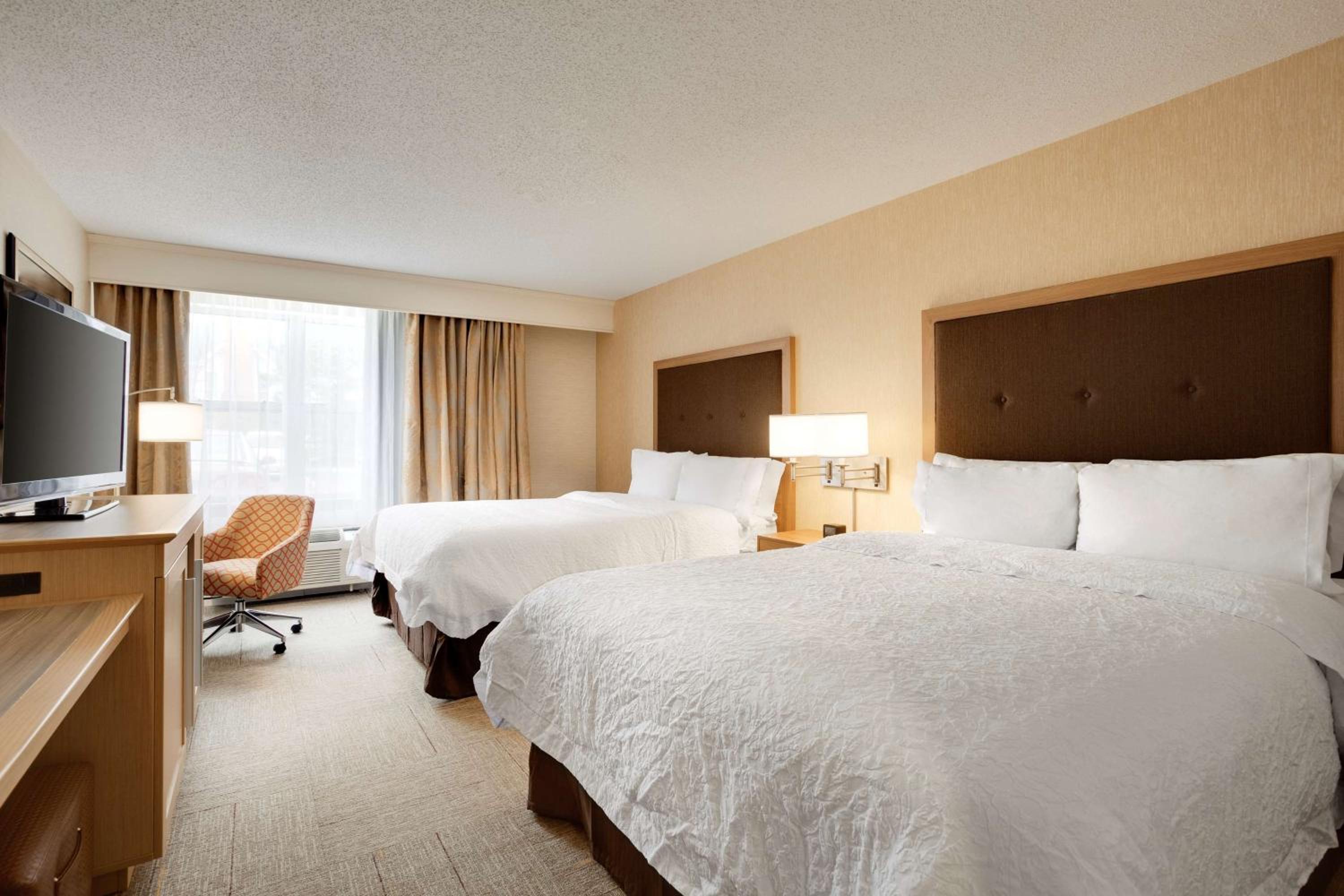 Queen Room with Two Queen Beds - Non-Smoking - Photo 1