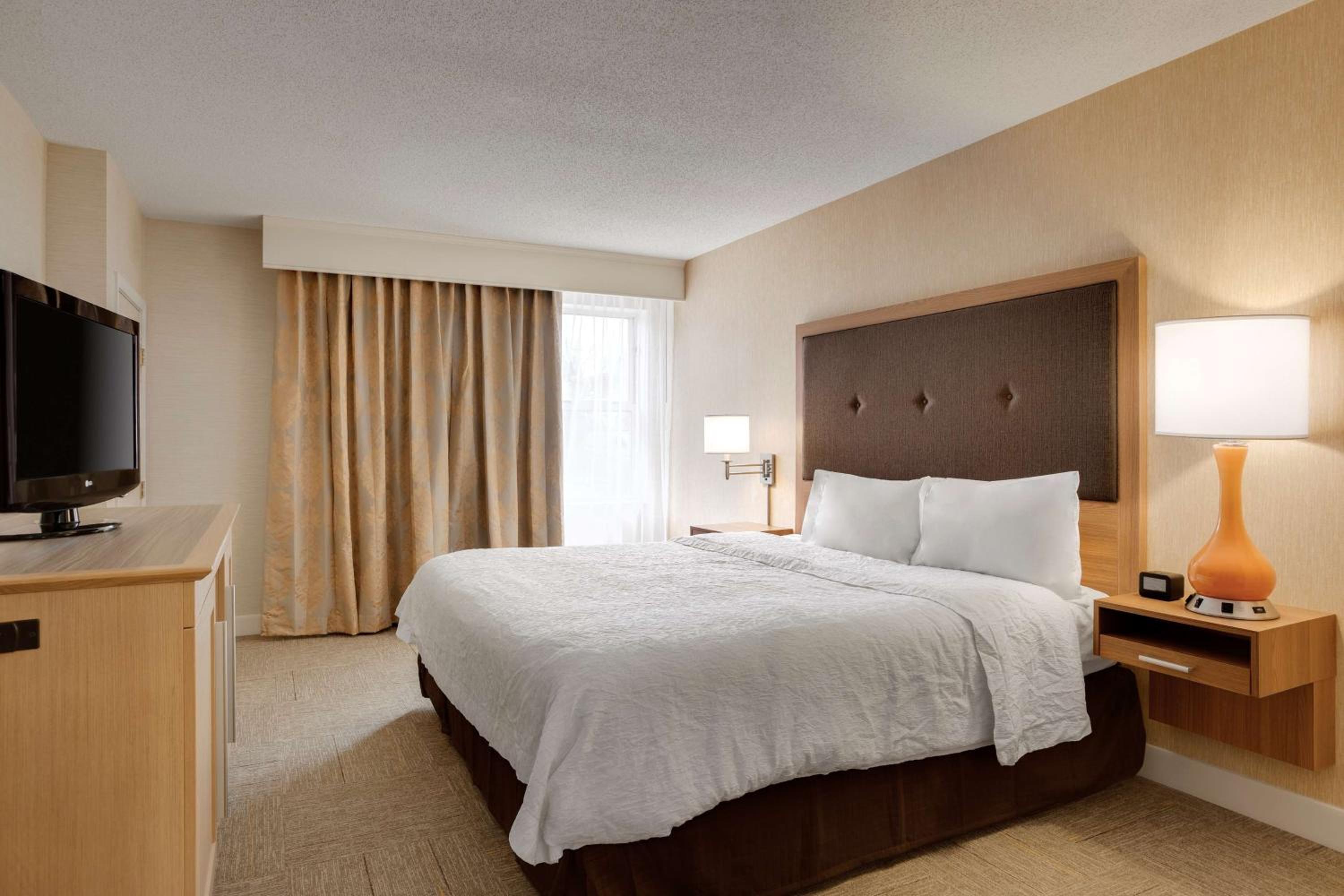 King Suite - Non-Smoking - Photo 5