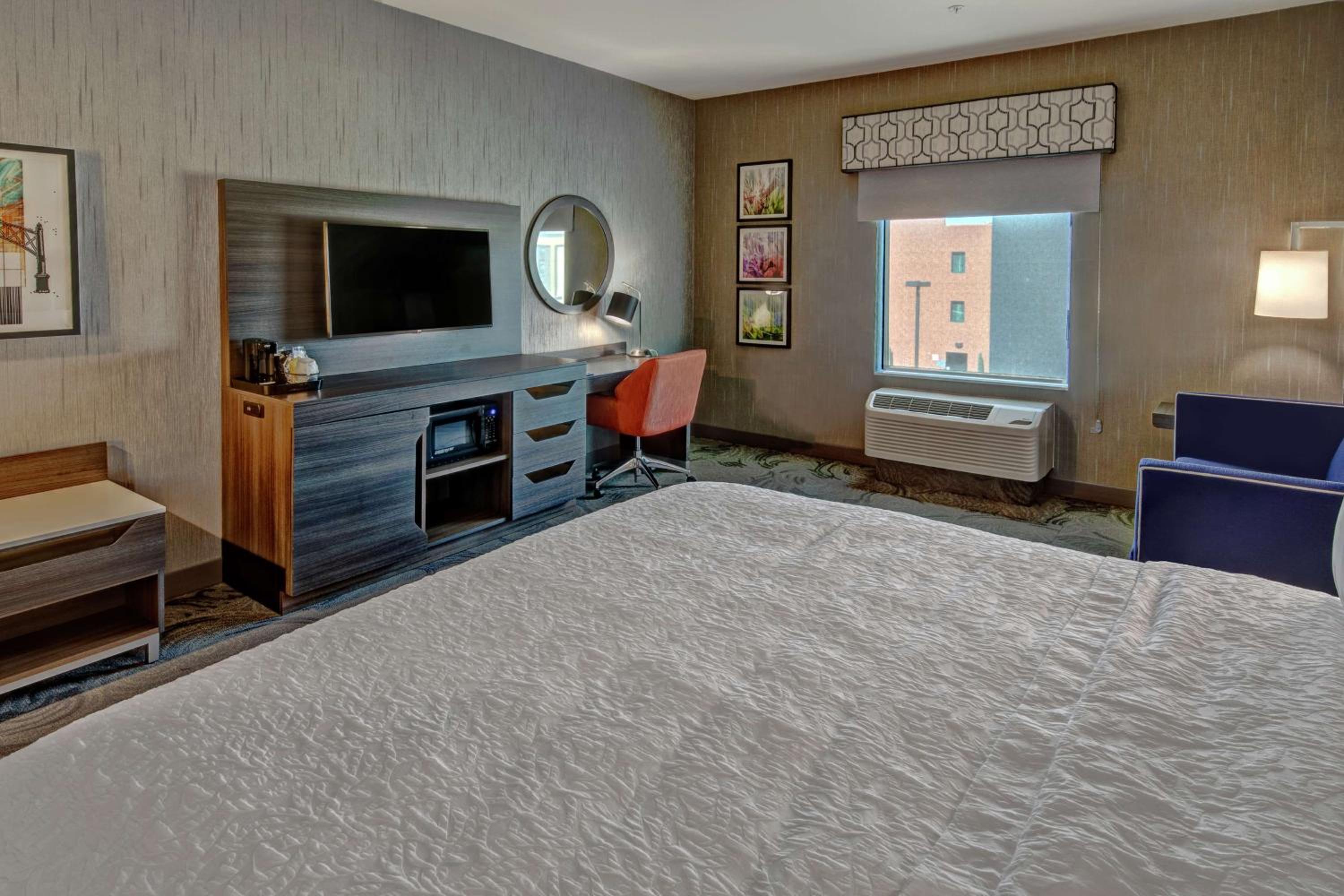 King Room with Sofa Bed - Non-Smoking - Photo 2