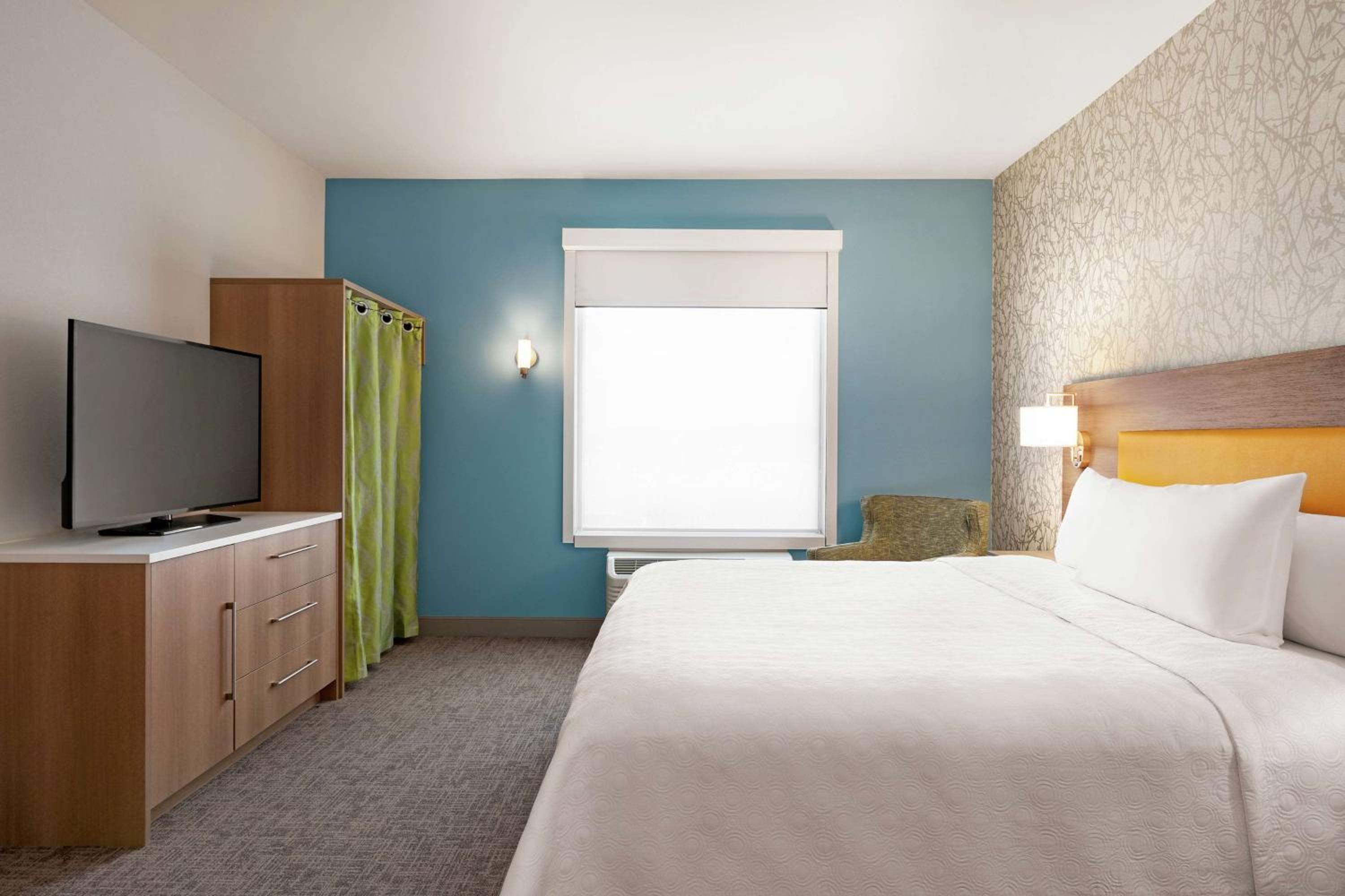 King Suite - Mobility Access/Non-Smoking - Photo 3