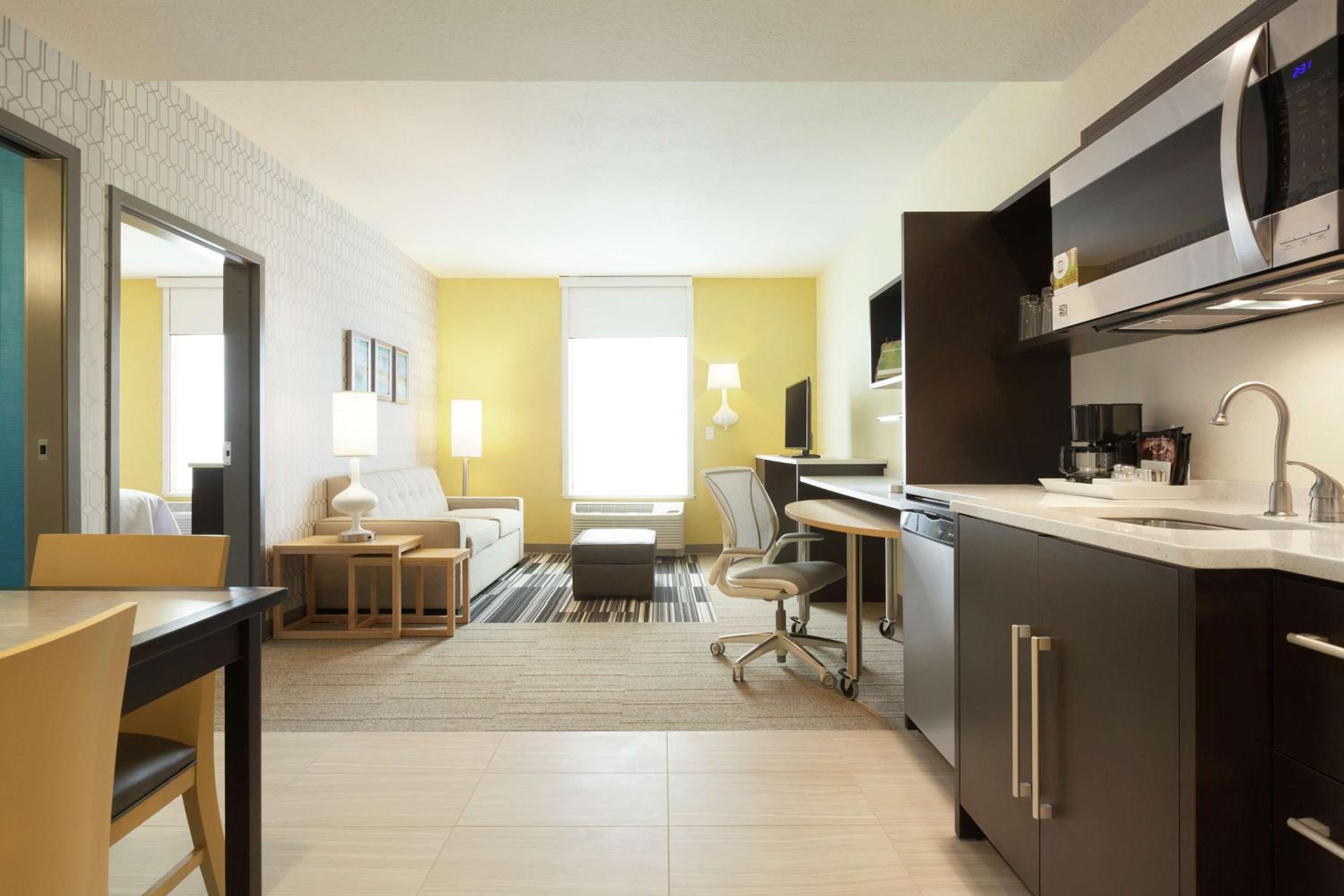 One-Bedroom King Suite - Non-Smoking photo 1
