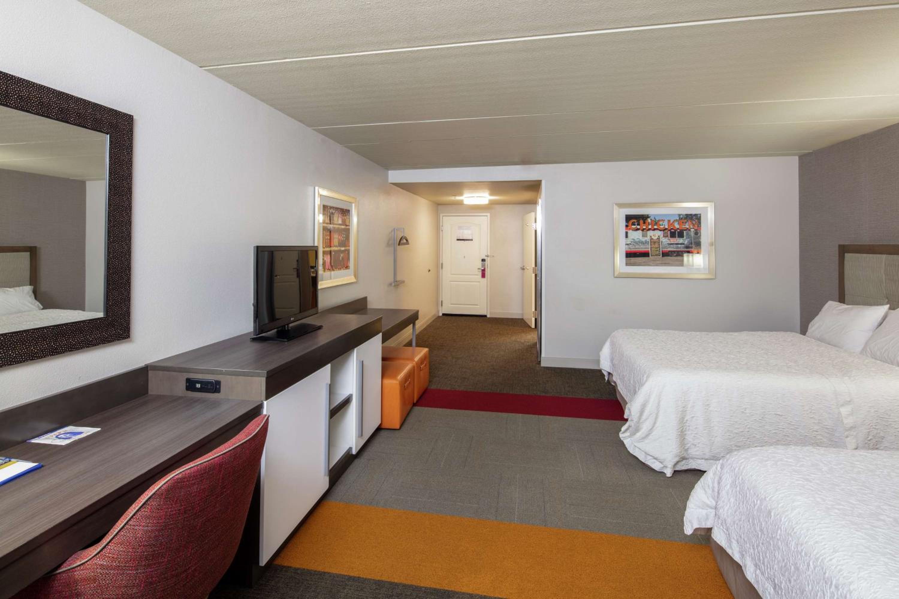 Queen Room with Two Queen Beds - Mobility Access/Non-Smoking - Photo 1