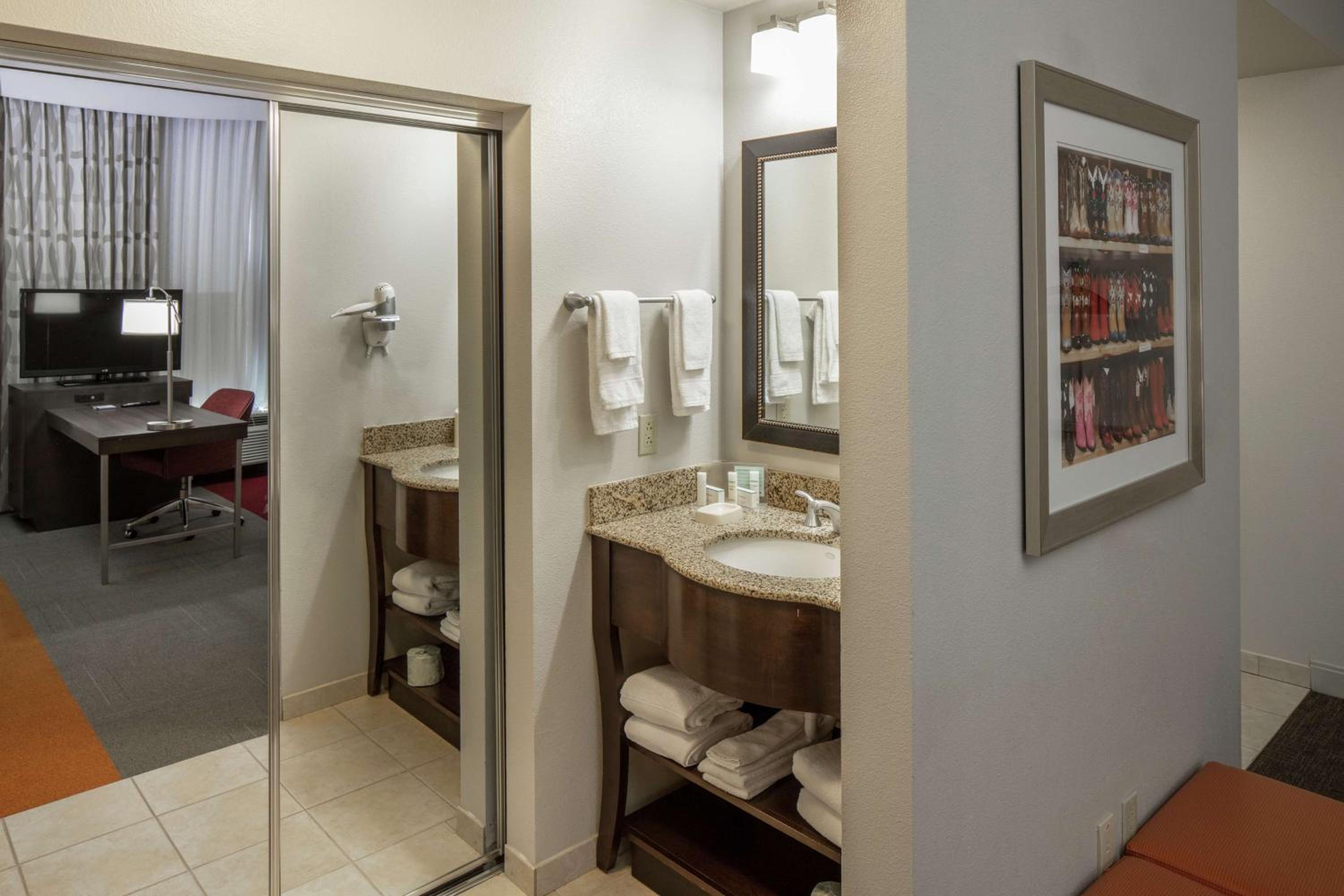 King Studio Suite - Photo 2