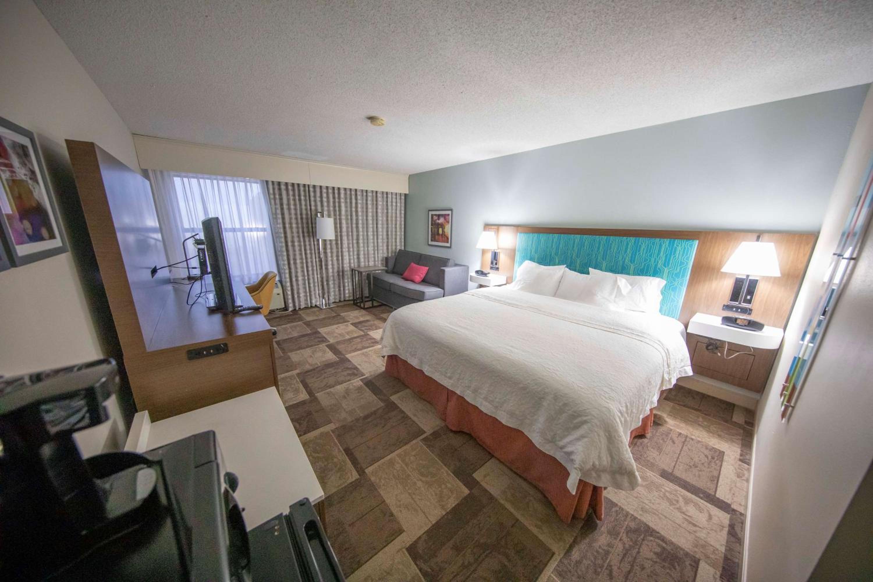 King Suite with Sofa Bed - Non-Smoking - Photo 1