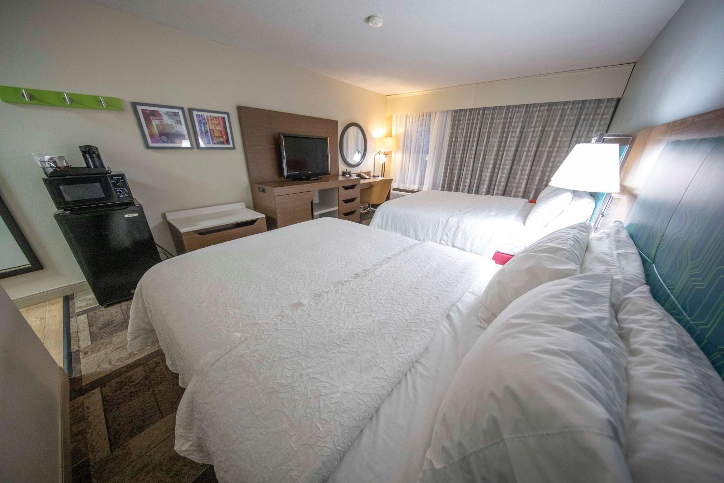 Room with Two Queen Beds - Non-Smoking - Photo 3