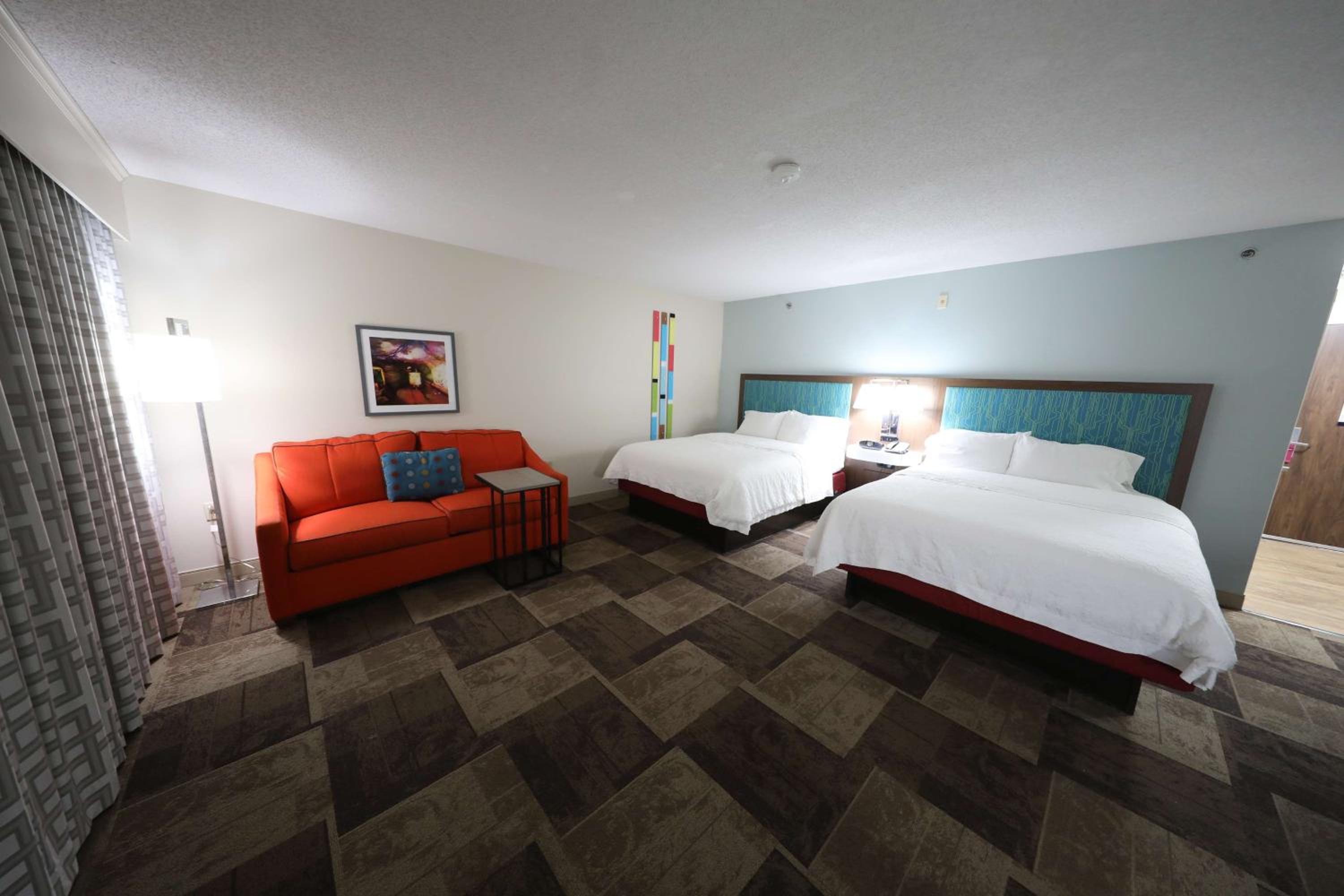 Studio Suite with Two Queen Beds and Sofa Bed - Non-Smoking - Photo 2