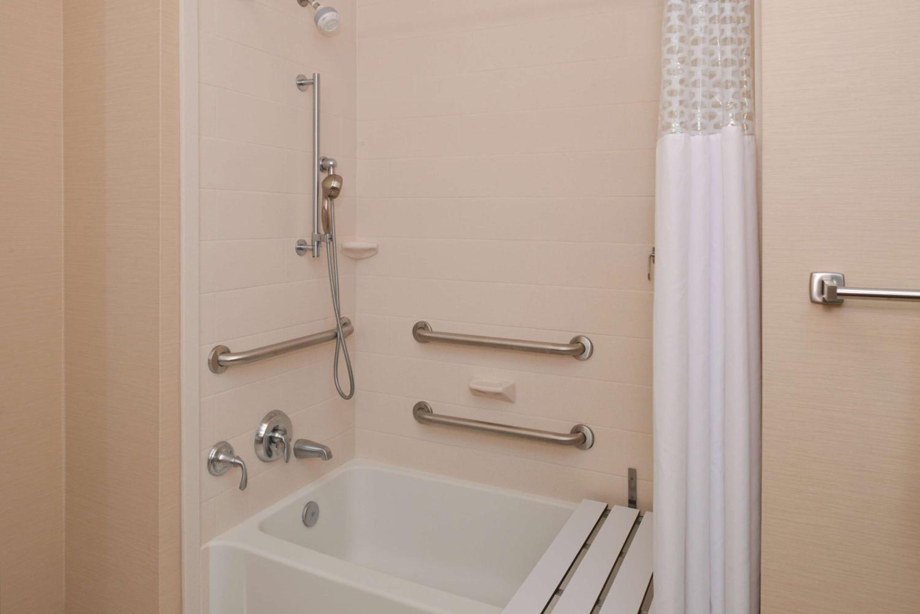 Queen Room with Two Queen Beds - Mobility and Hearing Access/Non-Smoking