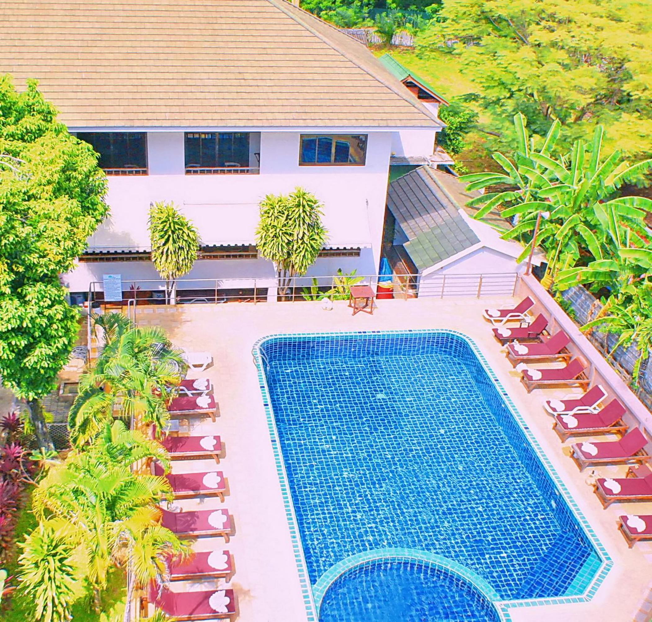 Double Room with Pool View - Photo 9