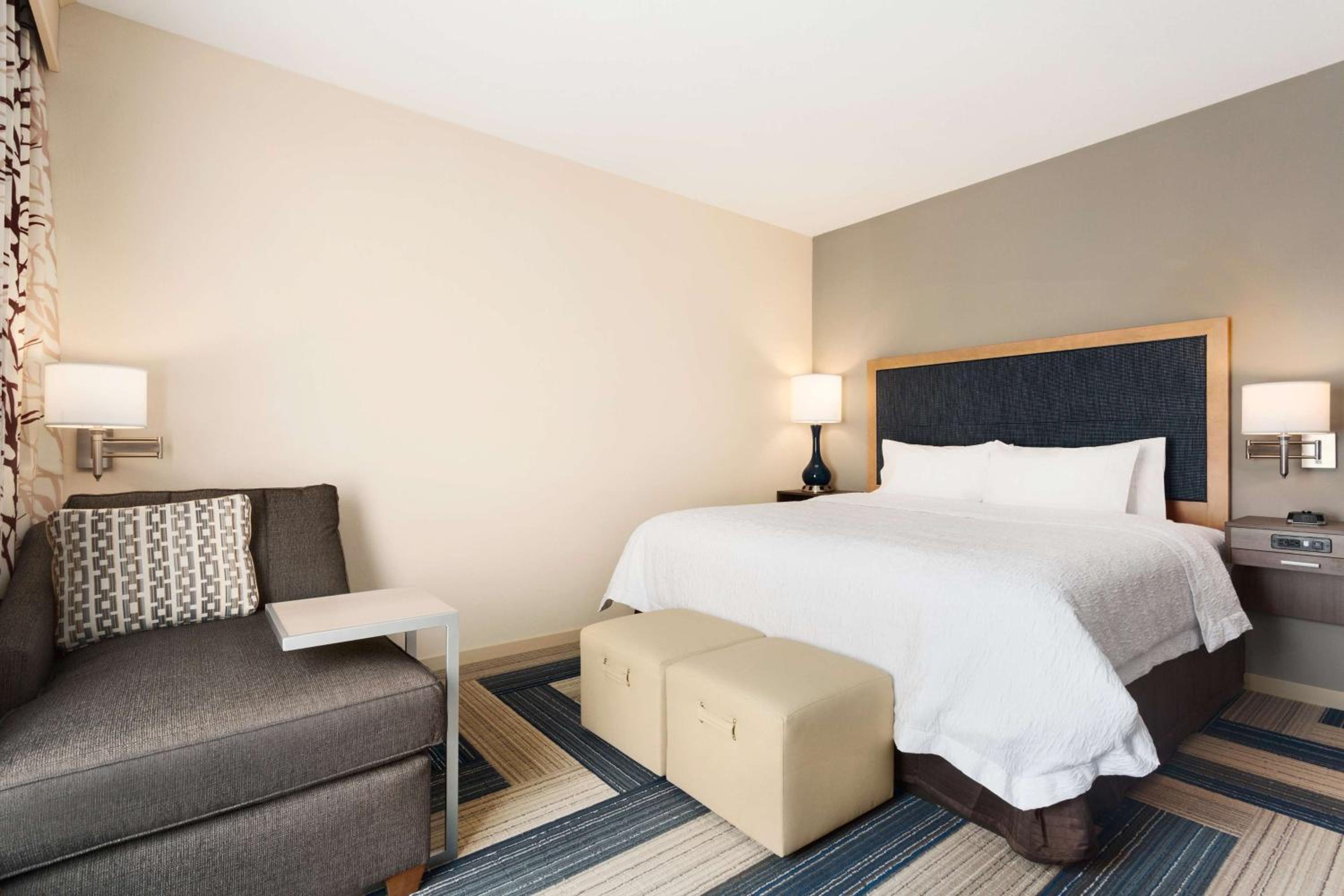 King Room with Sofa Bed - Non-Smoking