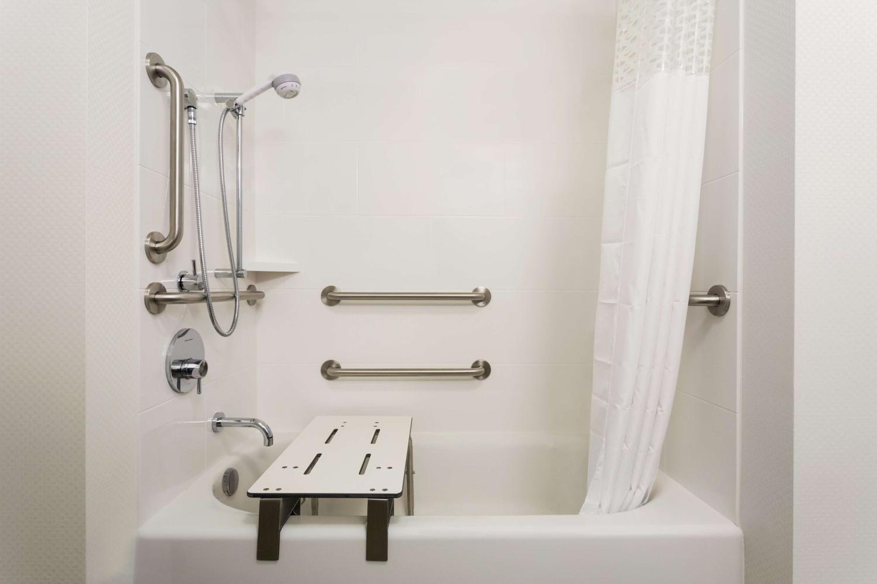 King Room - Hearing Access/Non-Smoking photo 2