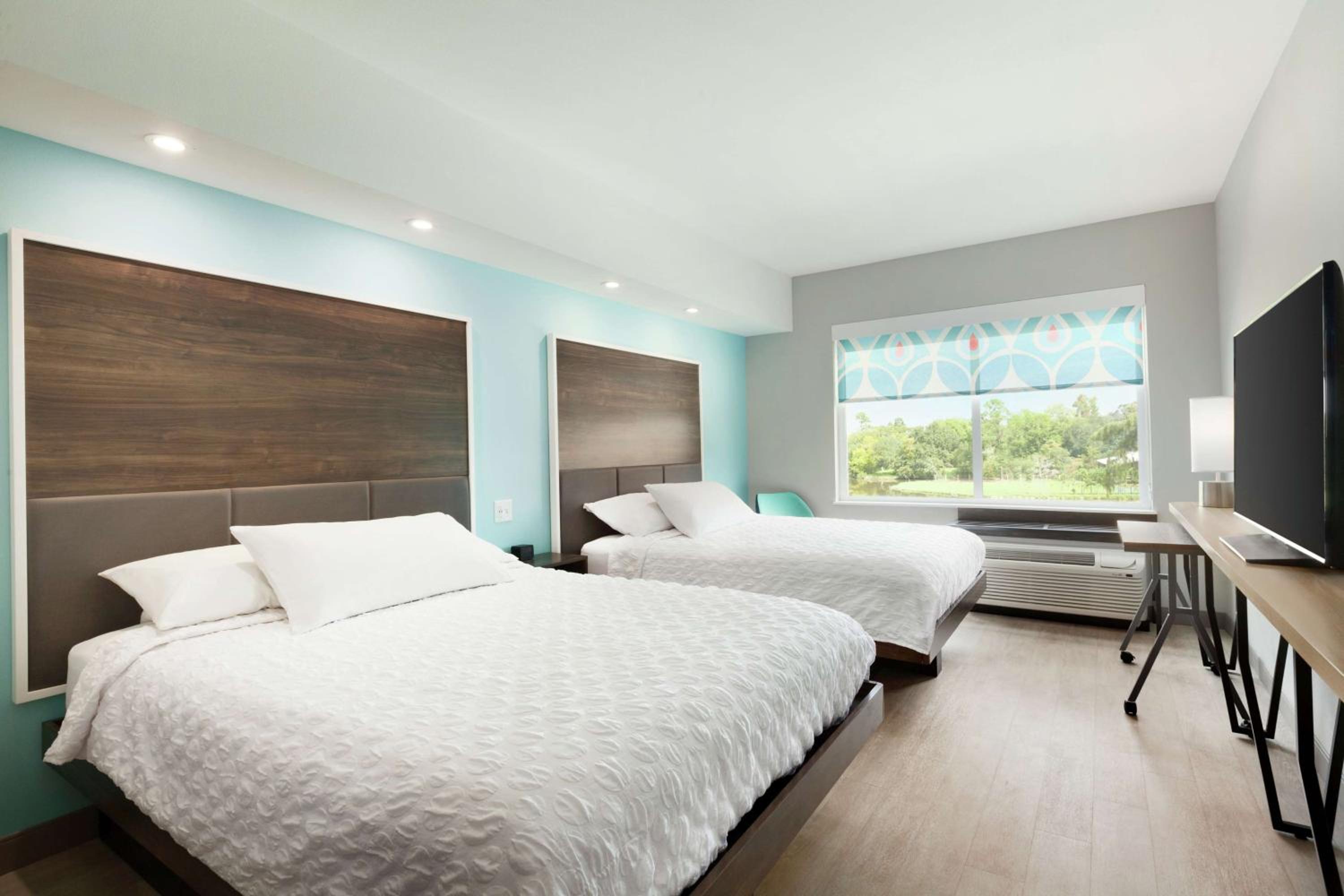 Queen Room with Two Queen Beds and River View photo 1