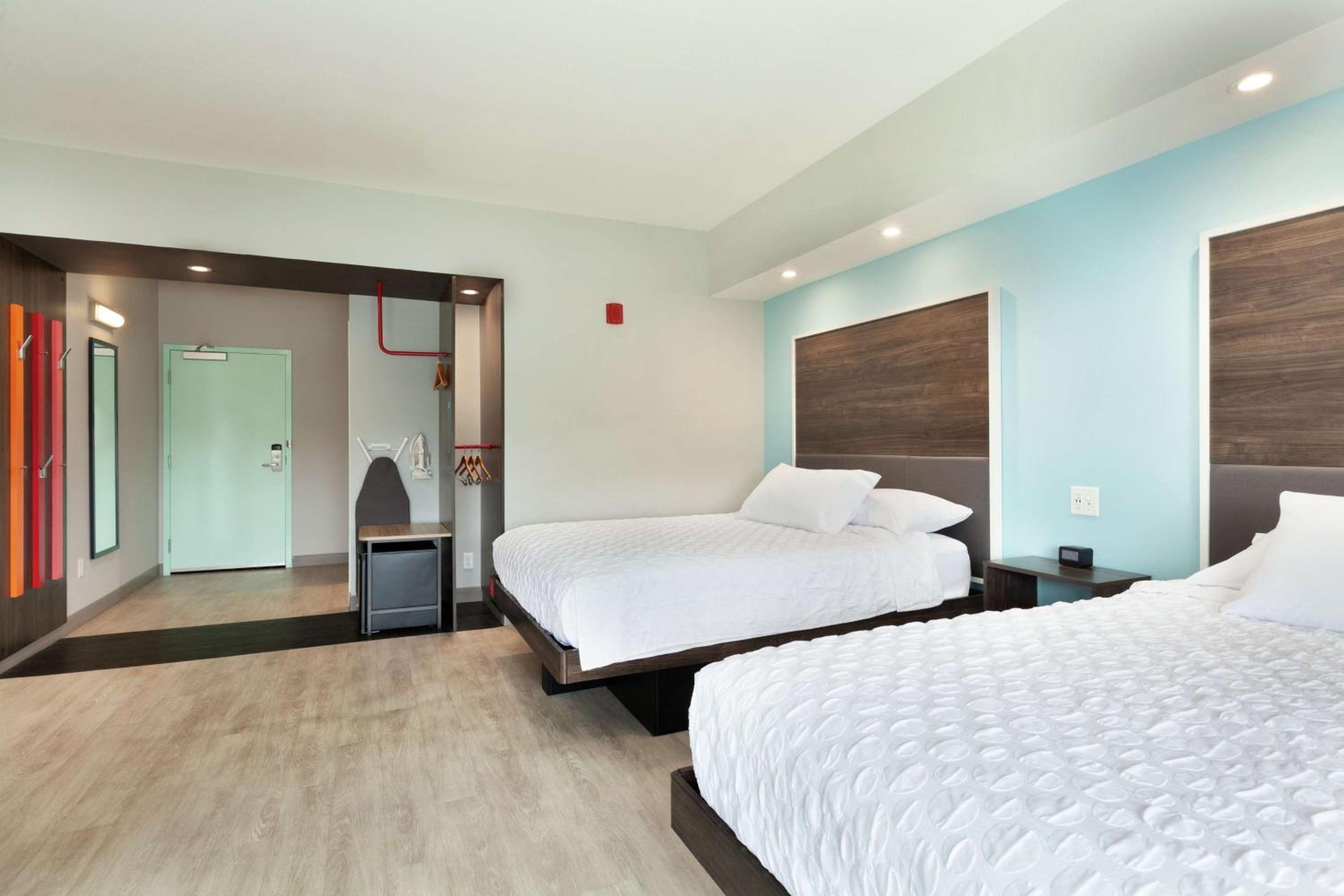Queen Room with Two Queen Beds - Mobility Access photo 1