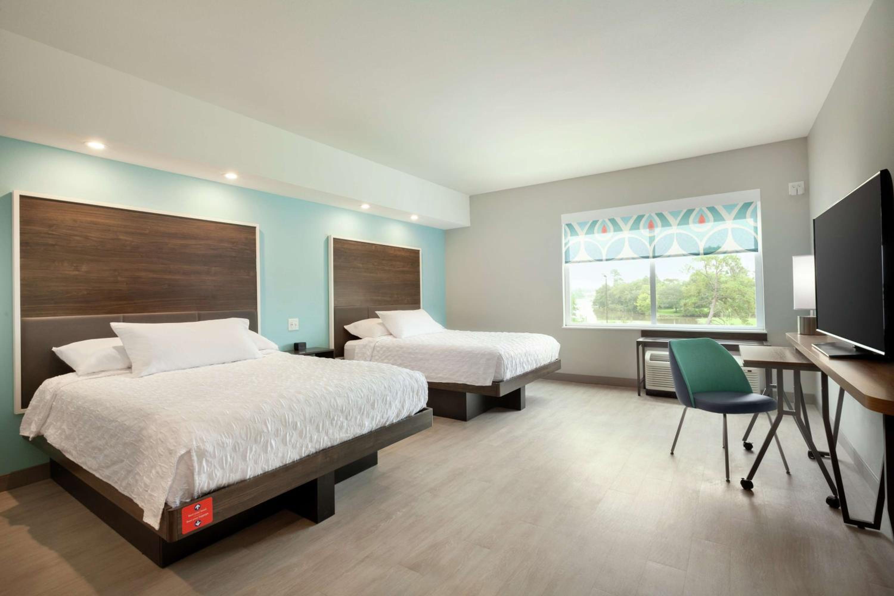 Queen Room with Two Queen Beds - Mobility Access photo 3