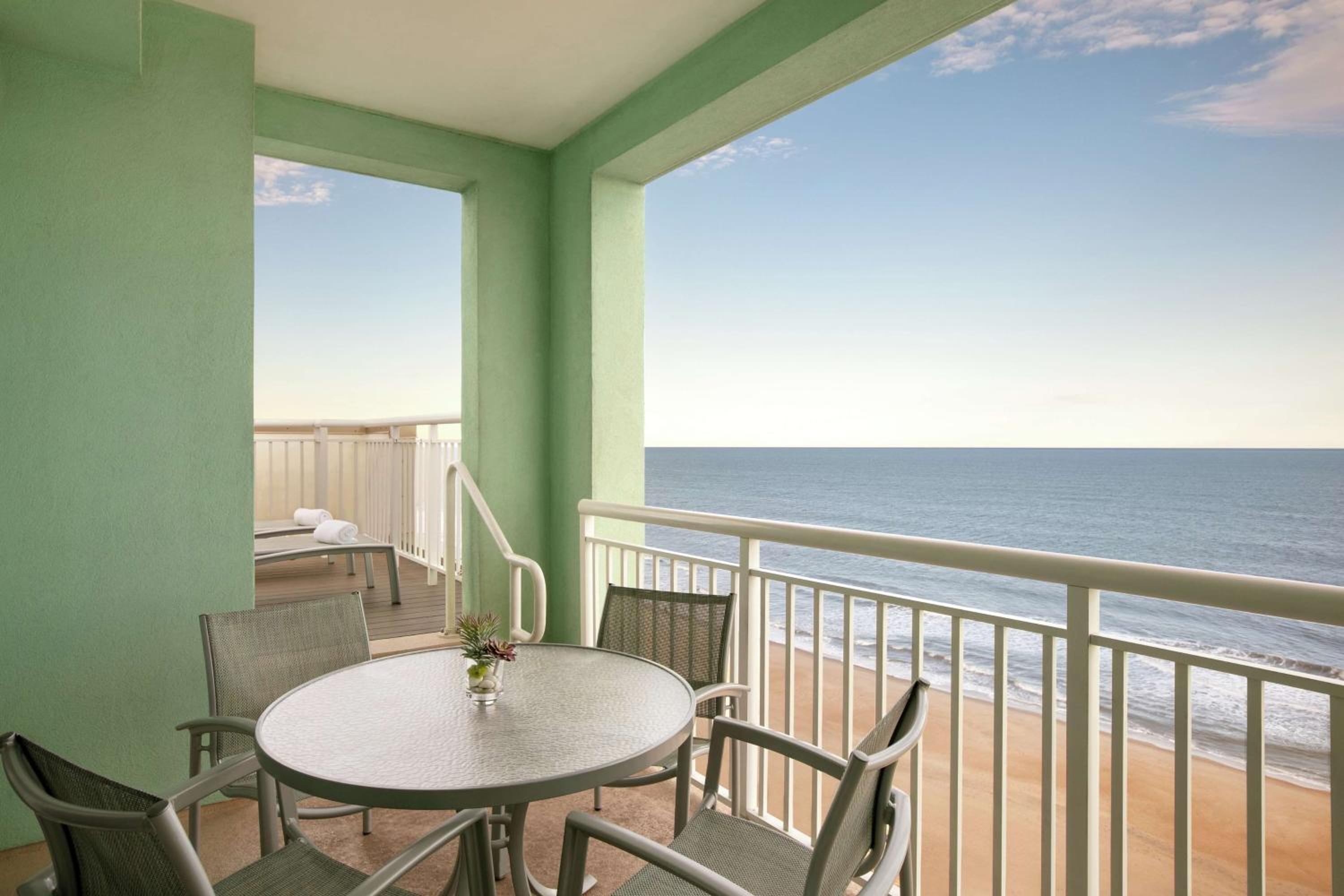 Queen Suite with Two Queen Beds and Terrace - Oceanfront - Photo 4