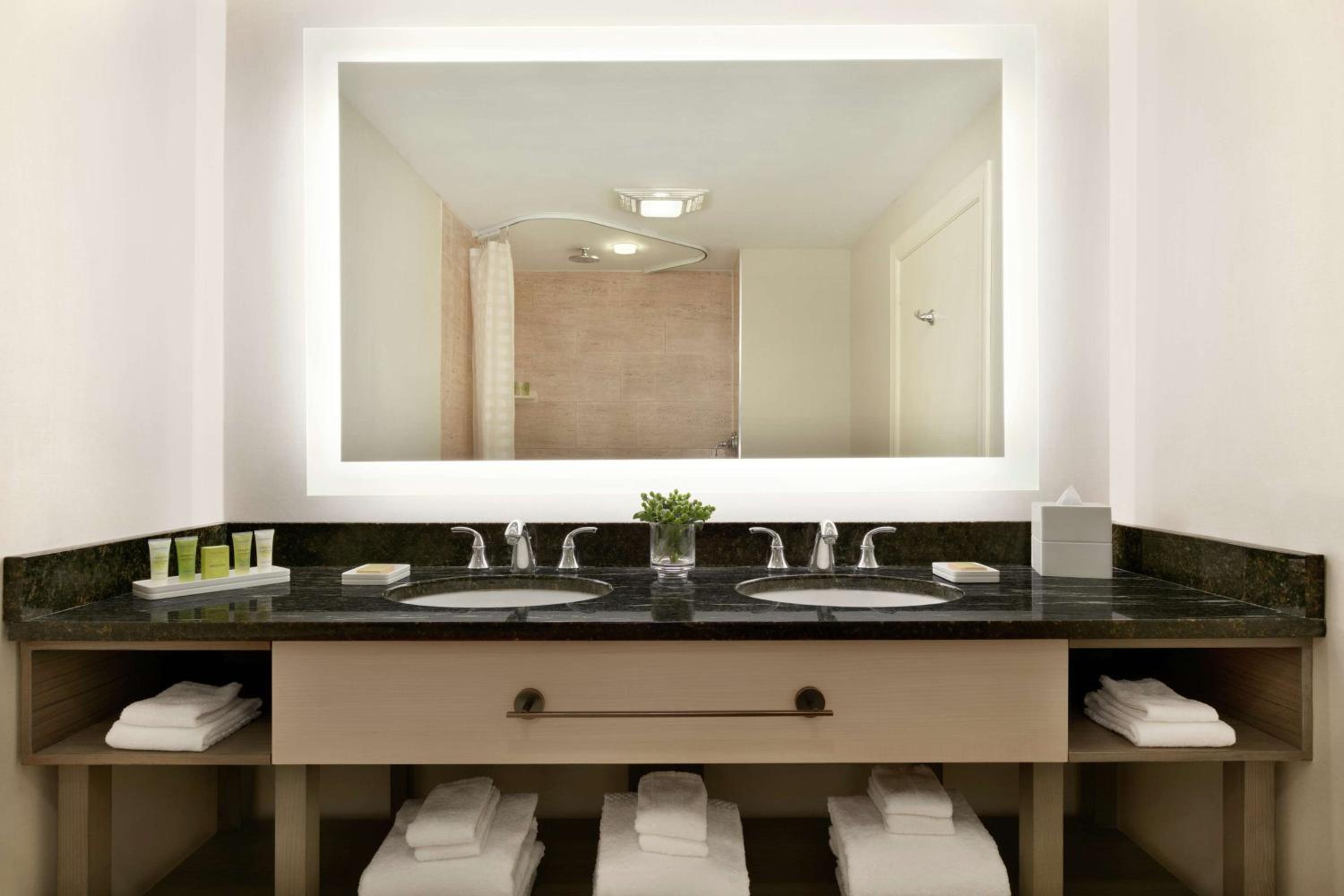 Queen Suite with Two Queen Beds and Terrace - Oceanfront - Photo 2