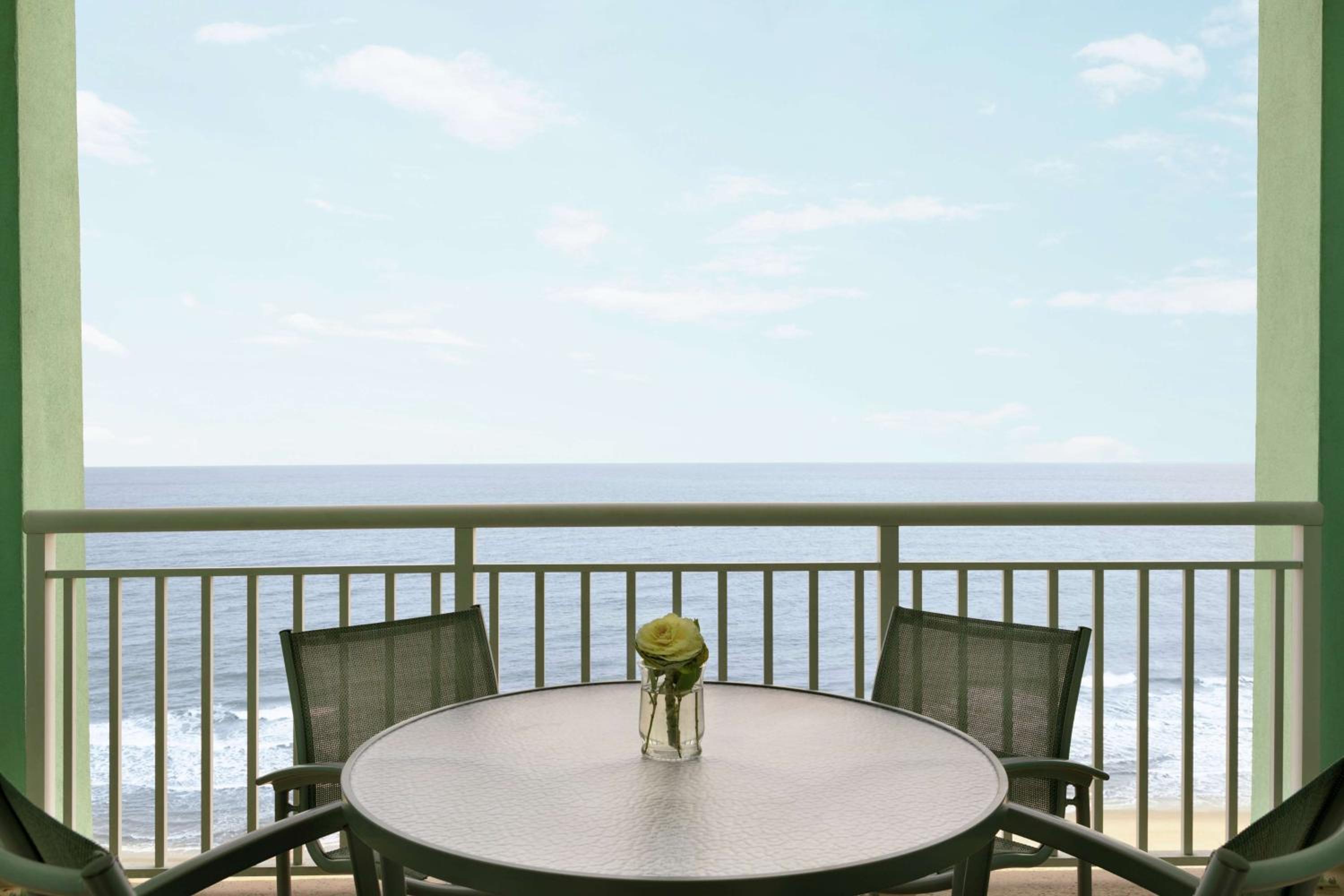 Queen Suite with Two Queen Beds - Oceanfront - Photo 2