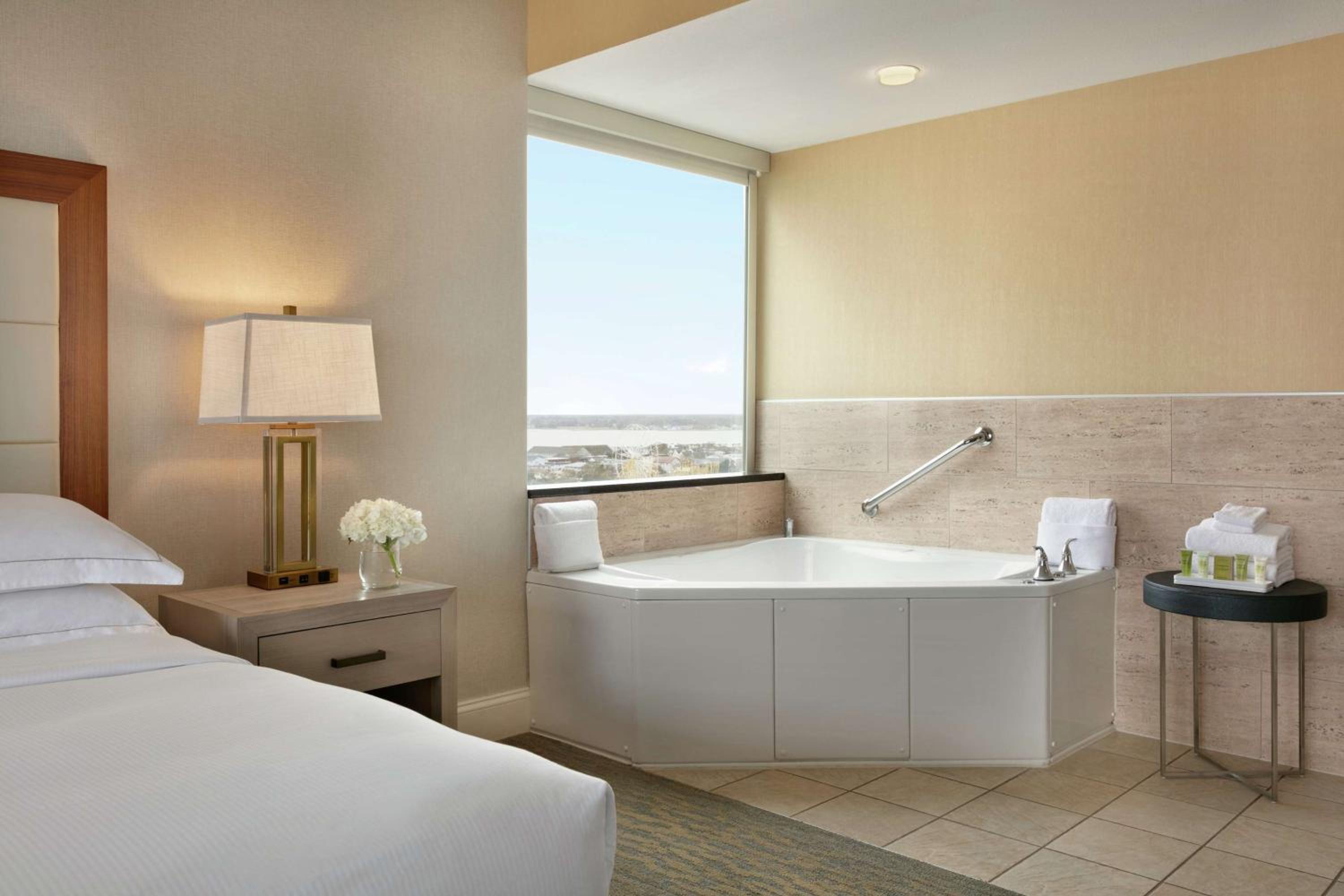 Queen Corner Suite with Two Queen Beds - Oceanfront photo 3