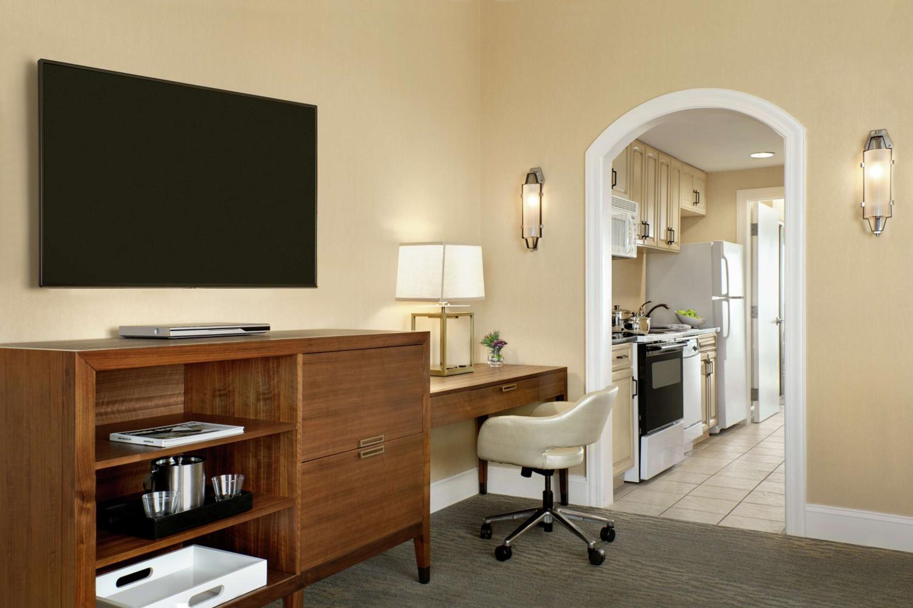 King Corner Oceanfront Suite - Photo 1