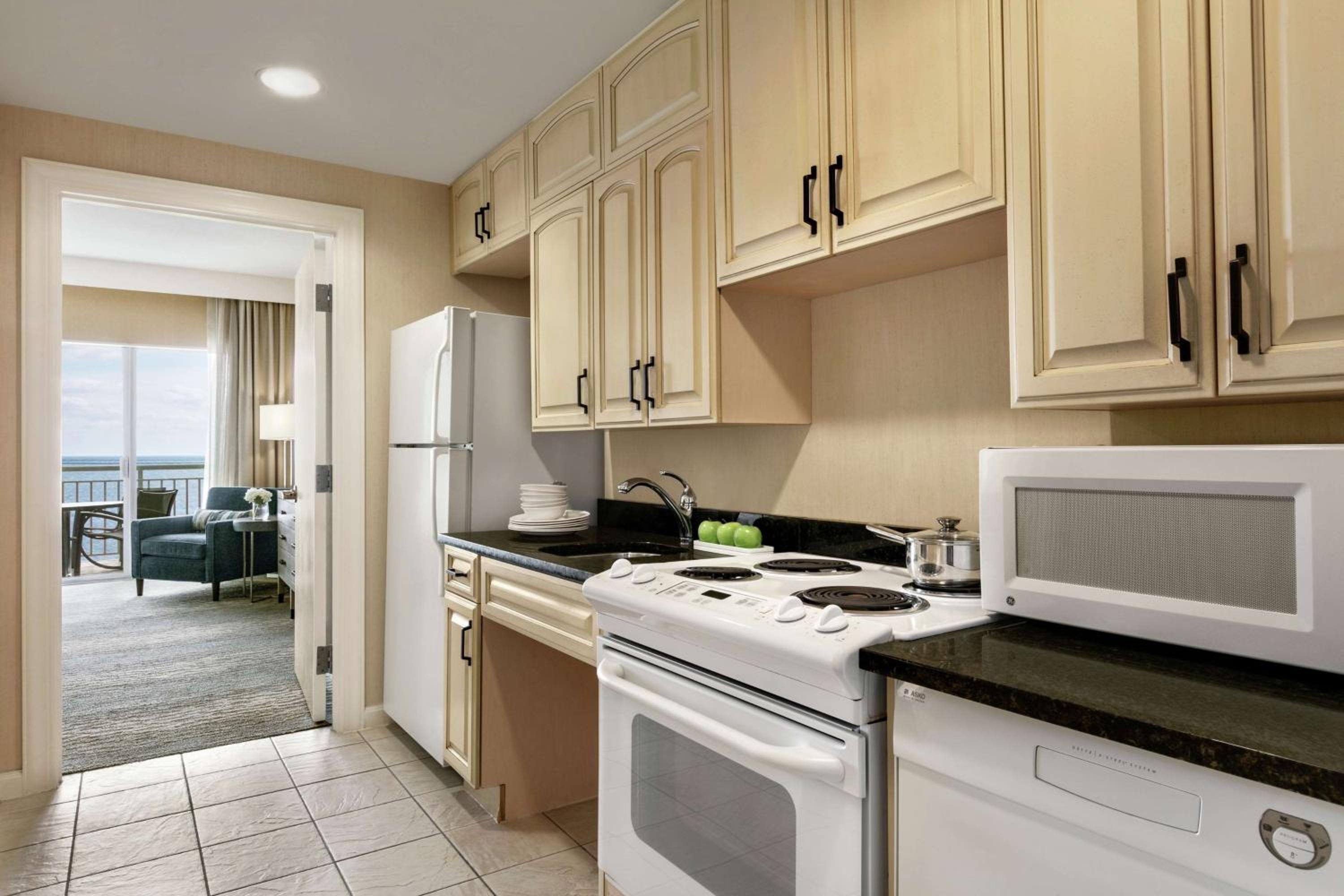 Queen Suite with Roll-In Shower - Mobility Accessible - Oceanfront photo 3