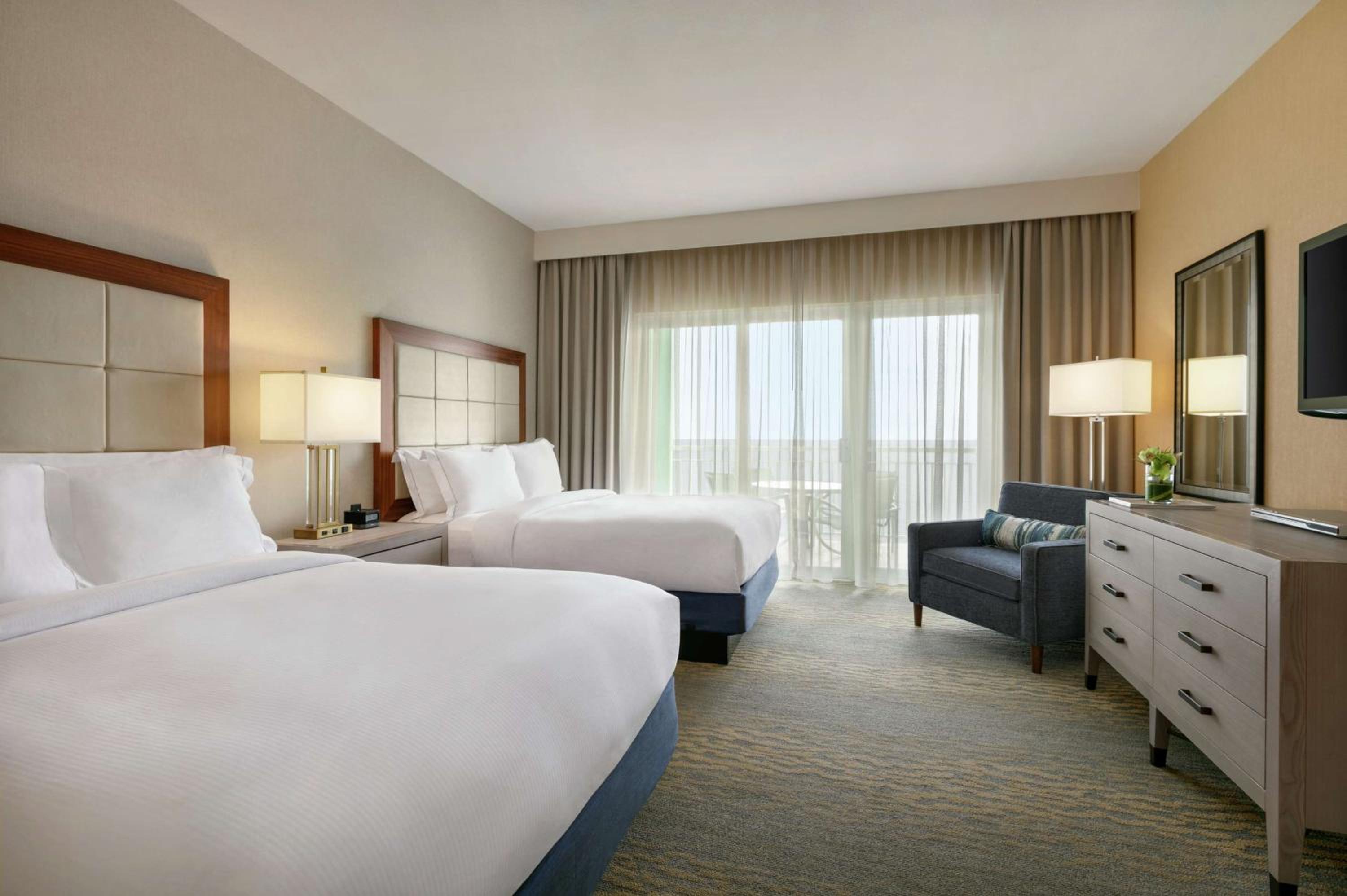 Queen Suite with Two Queen Beds - Poolside - Photo 1