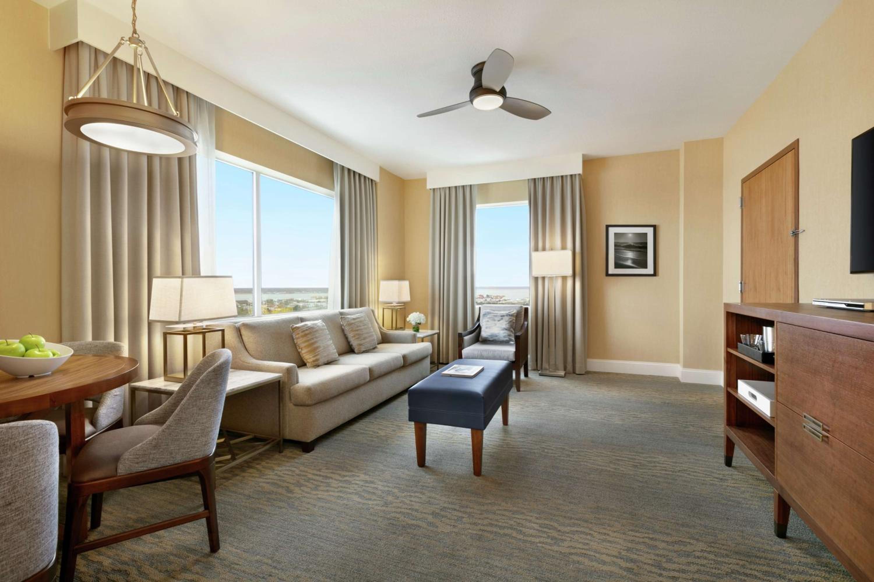 King Corner Oceanfront Suite - Photo 4